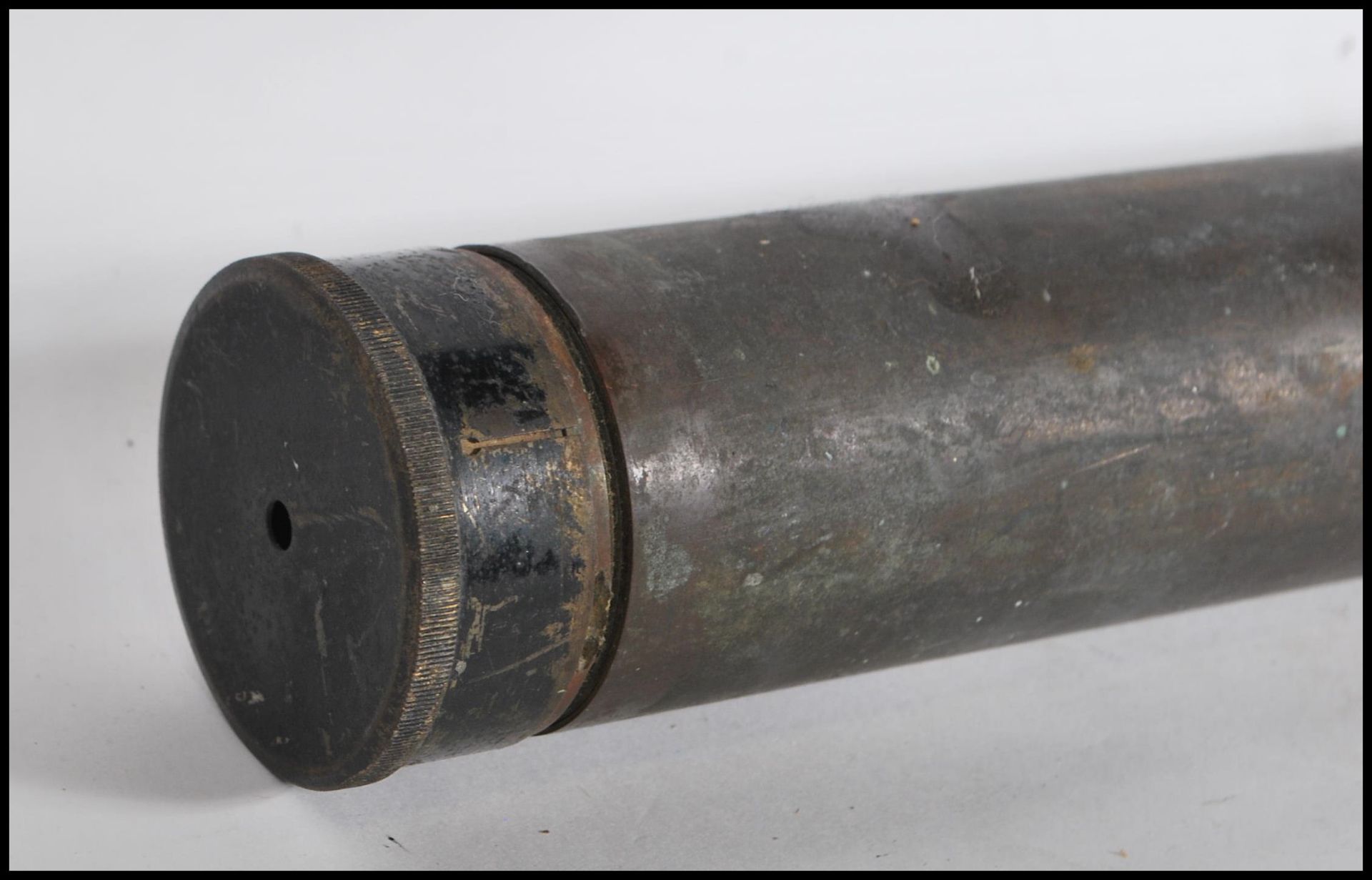 A WW2 Second World War gun sight / heavy artillery gun scope instrument by Ross London, patent no. - Bild 2 aus 4