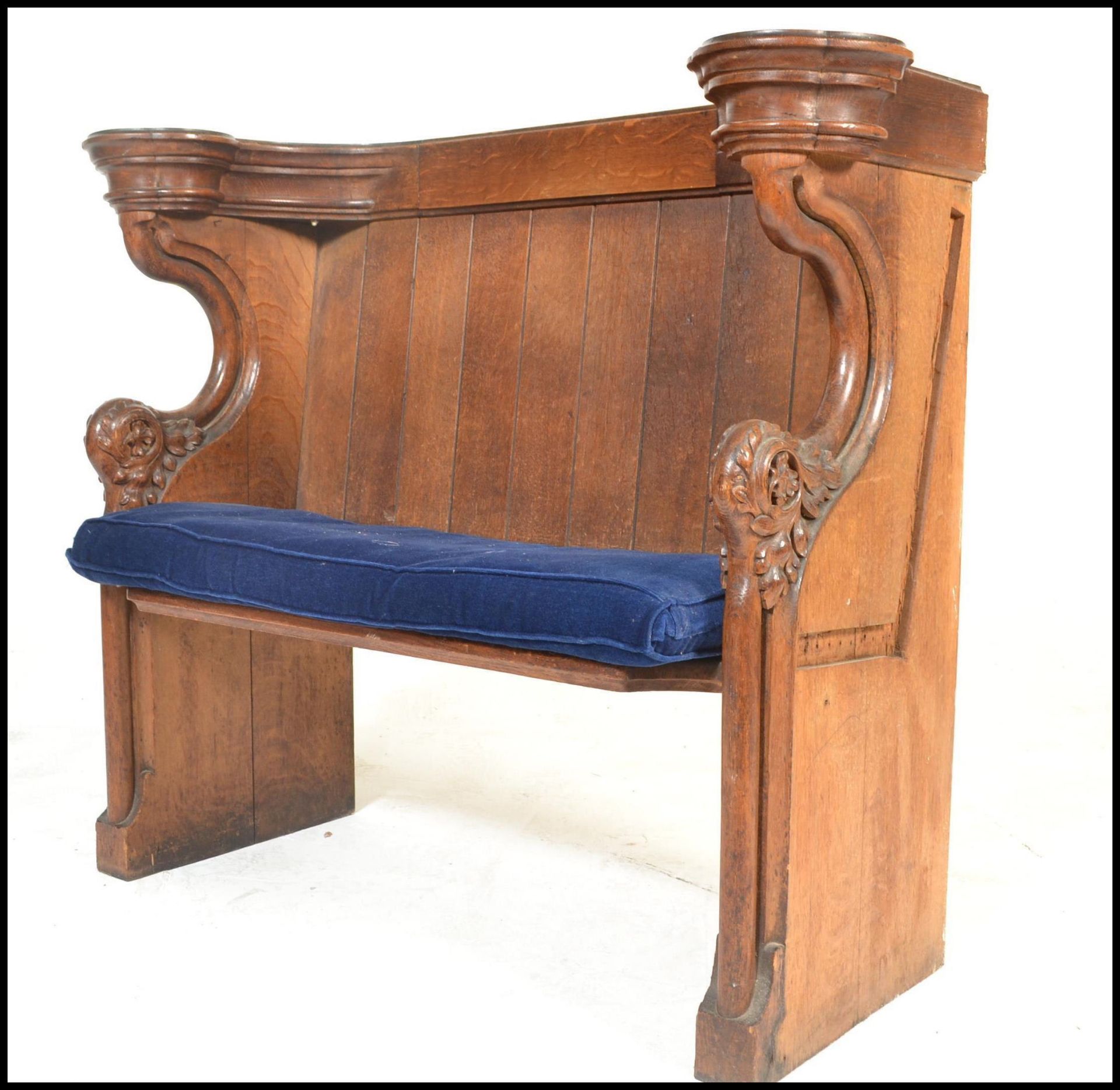 A 19th Century Victorian Gothic revival ecclesiastical church  oak pew, panel back over solid seat - Bild 4 aus 10