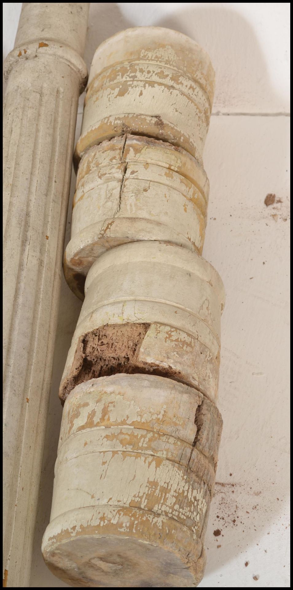 A set of four tall 19th Century architectural corinthian column pillars of neo classical form, - Bild 10 aus 10