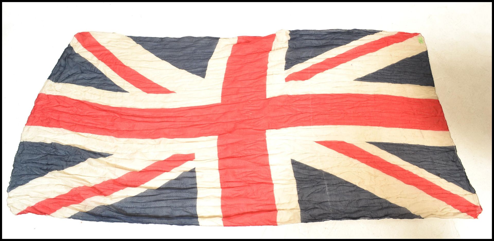 A 20th Century vintage large Union Flag / Union jack flag printed on muslin having stitched seams to - Bild 2 aus 7