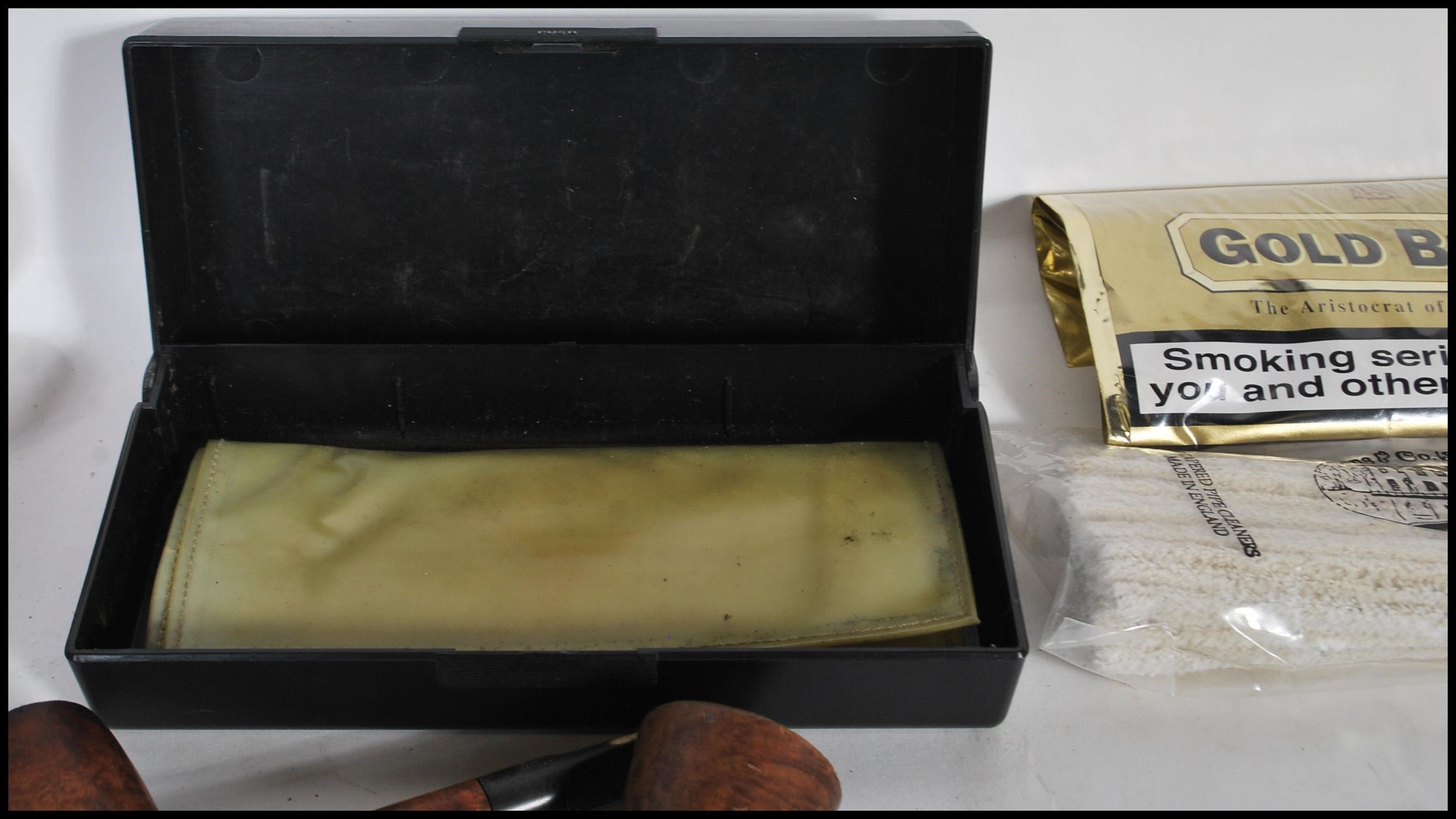 A good collection of vintage smoking tobacco pipes and accessories to include various leather - Image 10 of 12