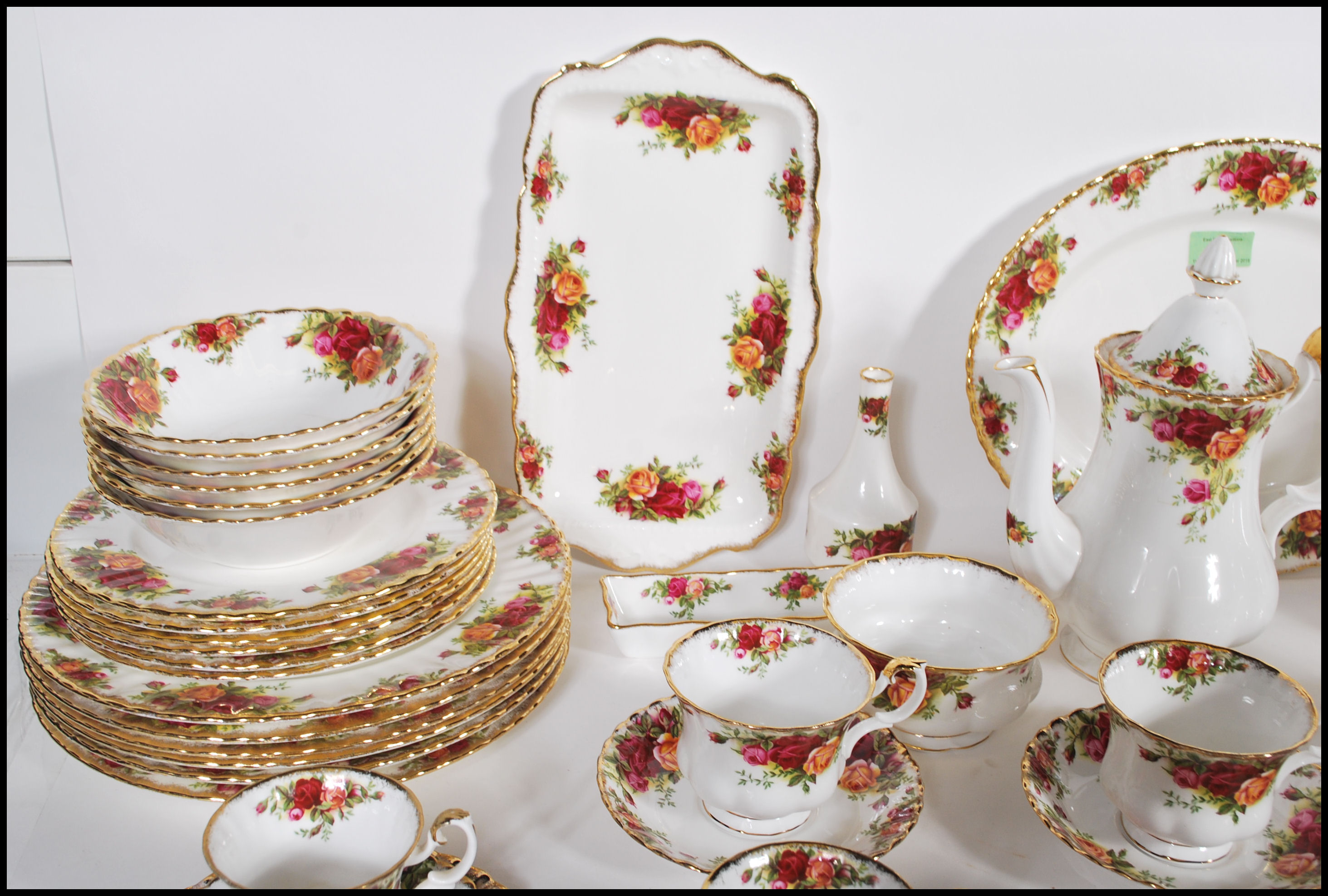 An extensive Royal Albert Old Country Roses tea service / dinner service having a white ground - Image 2 of 11