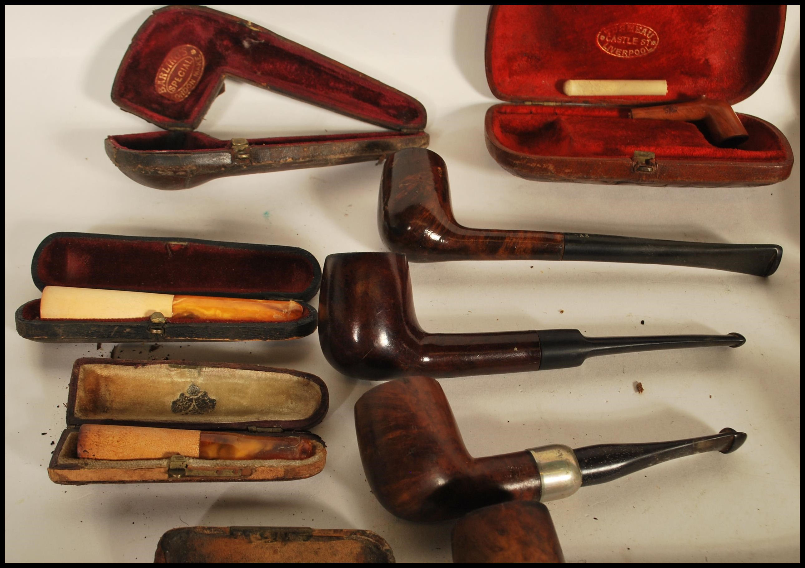 A good collection of vintage smoking tobacco pipes and accessories to include various leather - Image 3 of 12
