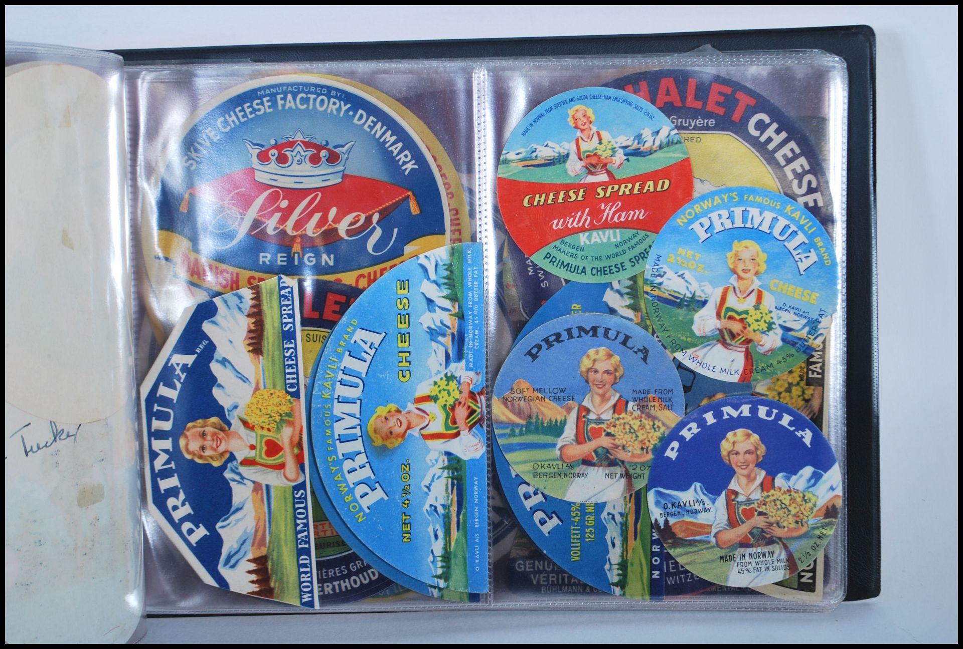A vast collection of vintage 20th Century Cheese Labels from across Europe and England to include - Bild 5 aus 17