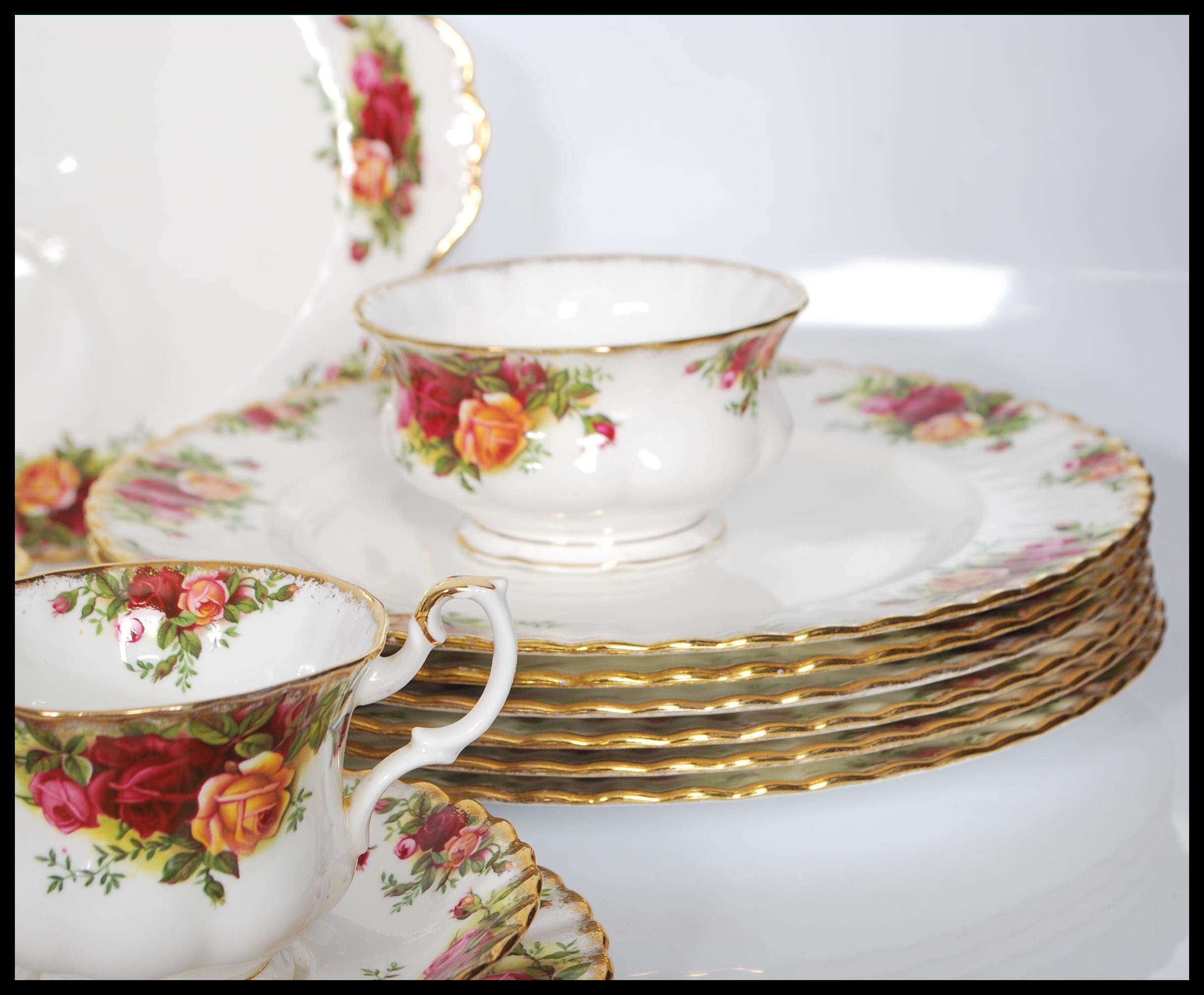 A Royal Albert bone China dinner / tea service in the Country Roses pattern. Consisting of dinner - Image 8 of 10