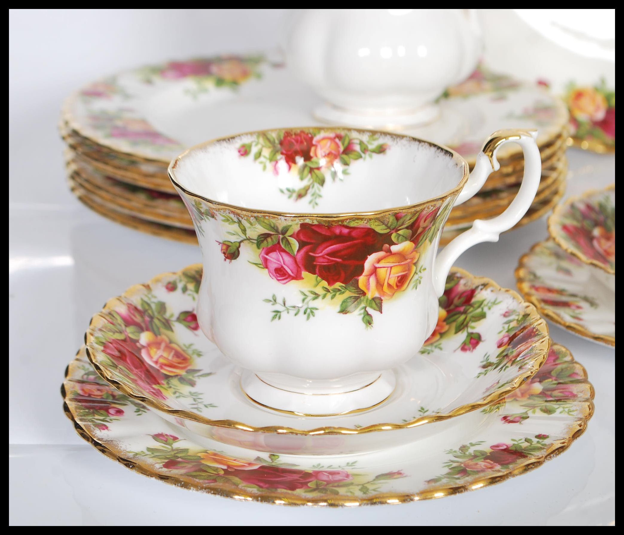 A Royal Albert bone China dinner / tea service in the Country Roses pattern. Consisting of dinner - Image 2 of 10