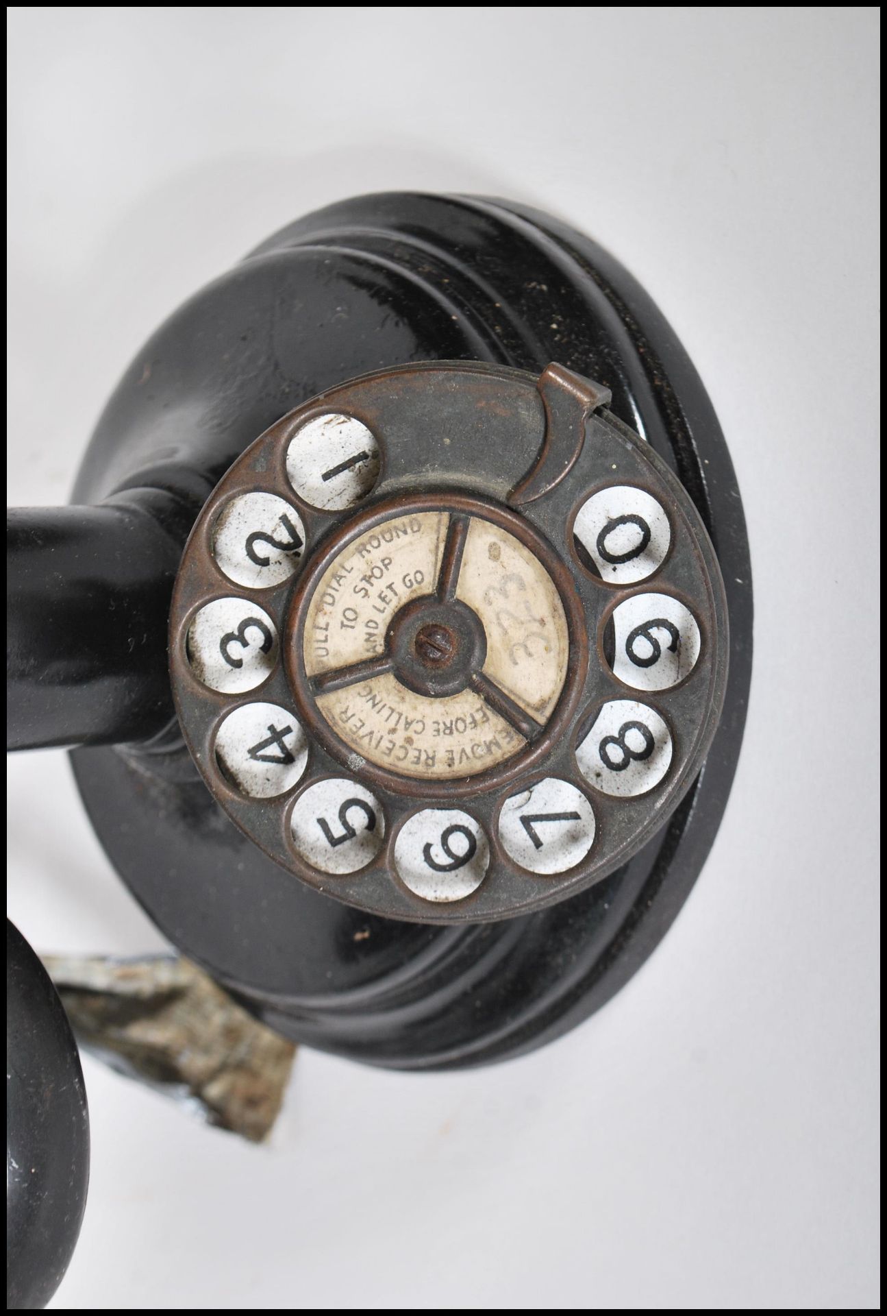 A pair of early 20th Century vintage automatic stick telephones constructed from ebonised cast - Bild 4 aus 5