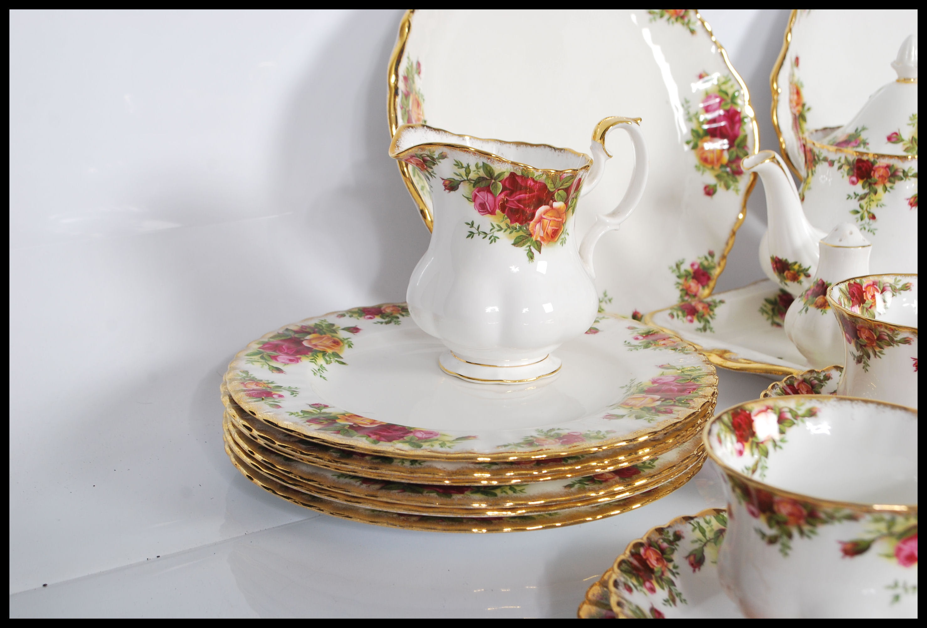 A Royal Albert bone China dinner / tea service in the Country Roses pattern. Consisting of dinner - Image 4 of 10