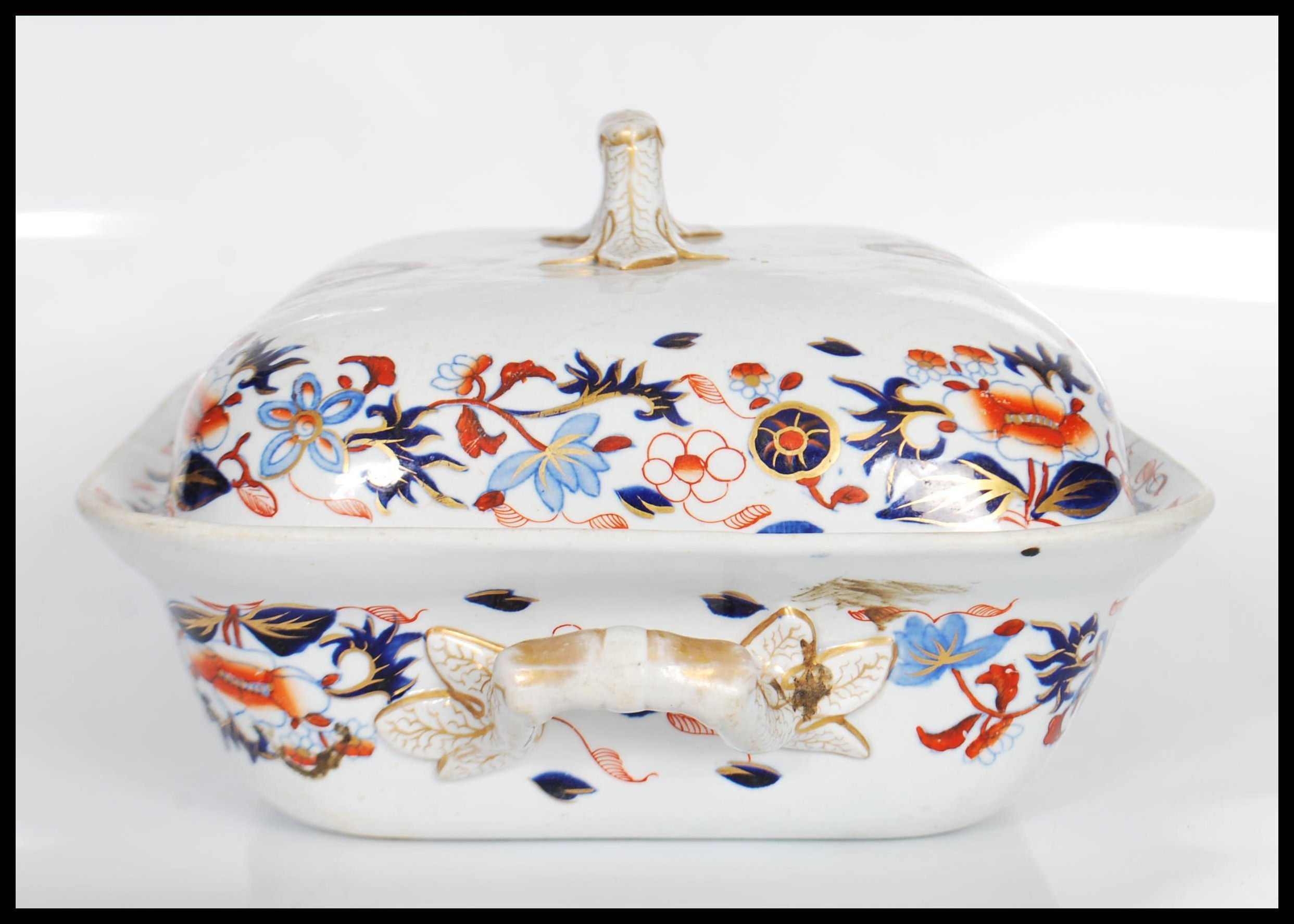 A 19th Century Victorian Spode tureen having hand painted Imari decoration to the sides bearing - Image 5 of 8