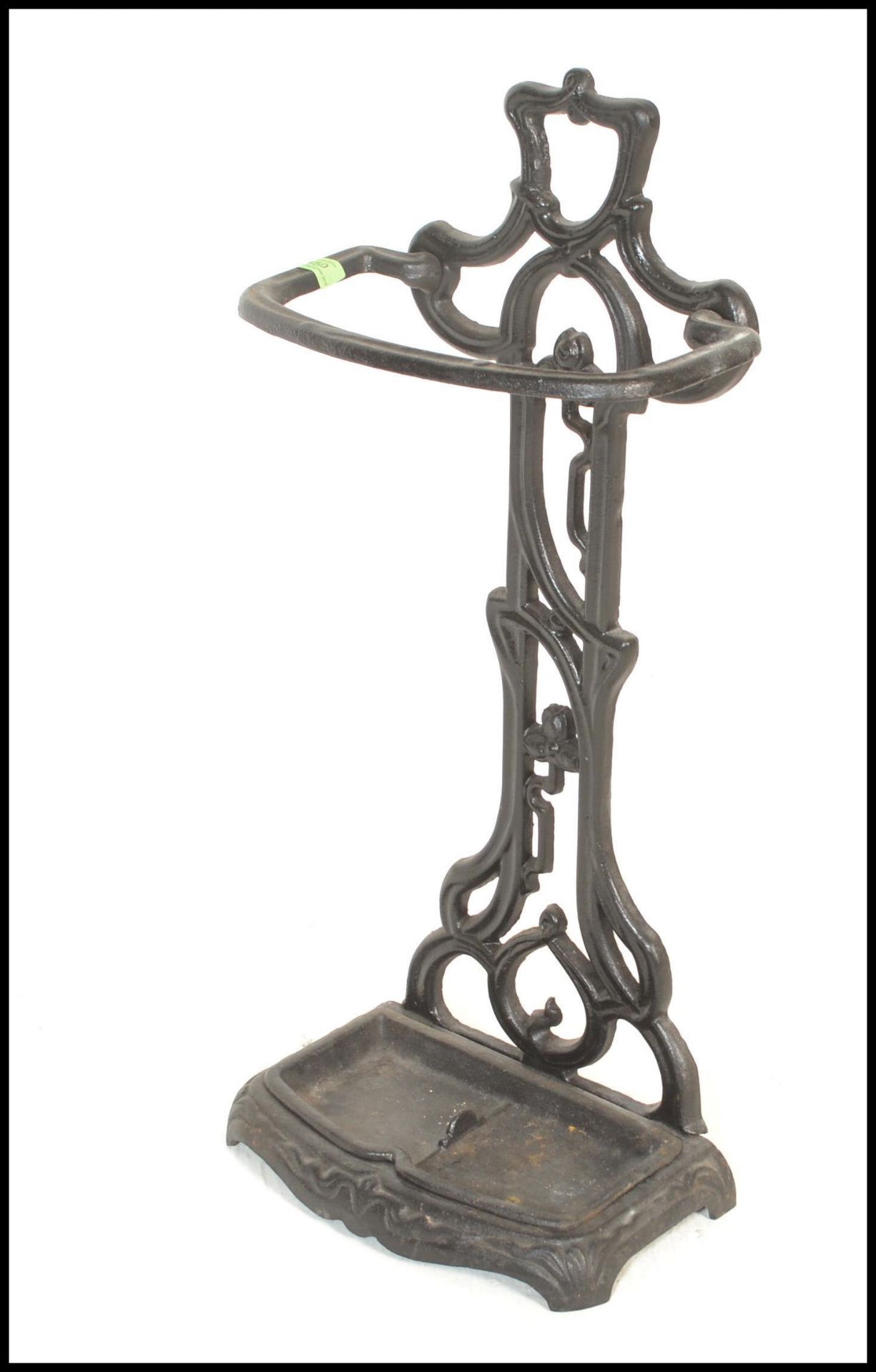 A 20th Century cast iron two sectional stick stand in the manner of Coalbrookdale having an ebonised - Bild 3 aus 6