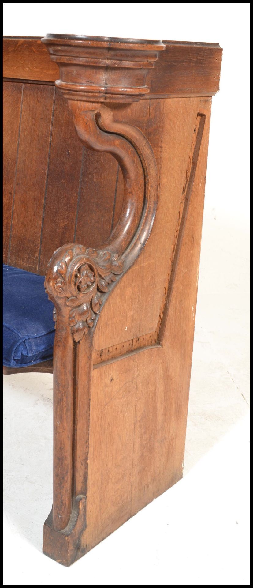A 19th Century Victorian Gothic revival ecclesiastical church  oak pew, panel back over solid seat - Bild 5 aus 10