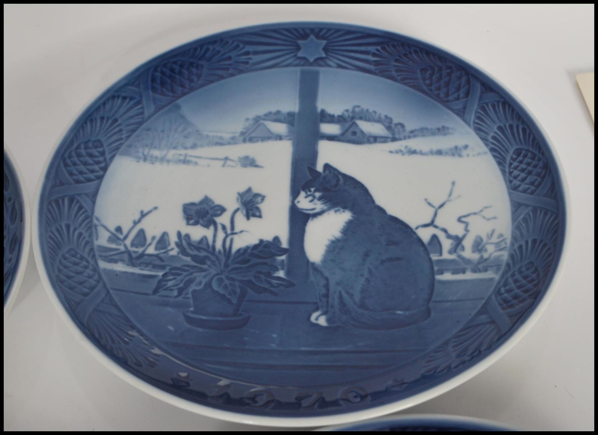 A group of four Royal Copenhagen blue and white porcelain plates to include a Bicentenary 1775-1975, - Bild 7 aus 10