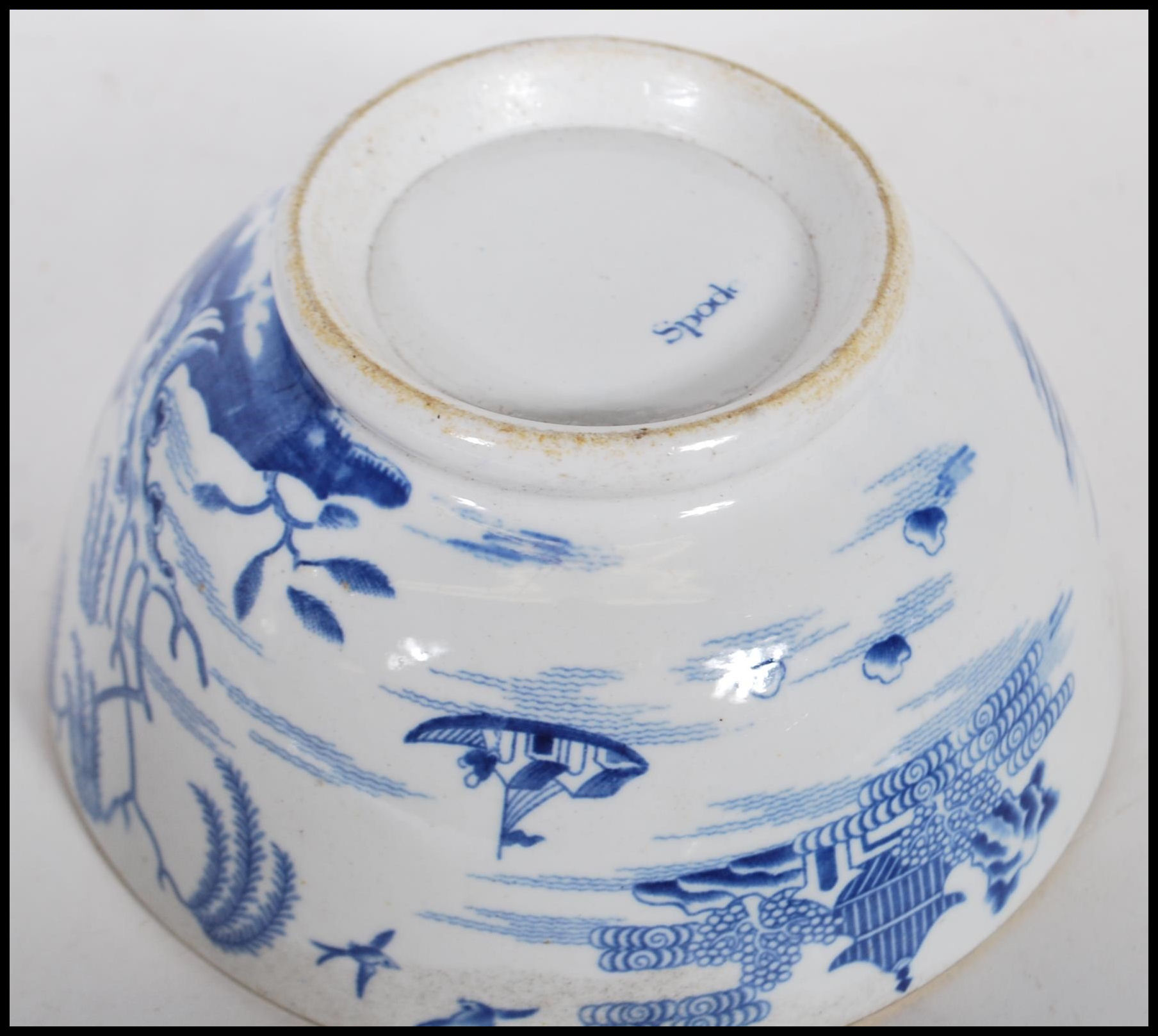 A group of 19th Century blue and white English china wares to include a large willow pattern - Image 10 of 15