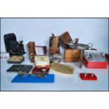 A group of mixed vintage curios / collectable items to include leather collar box and cased