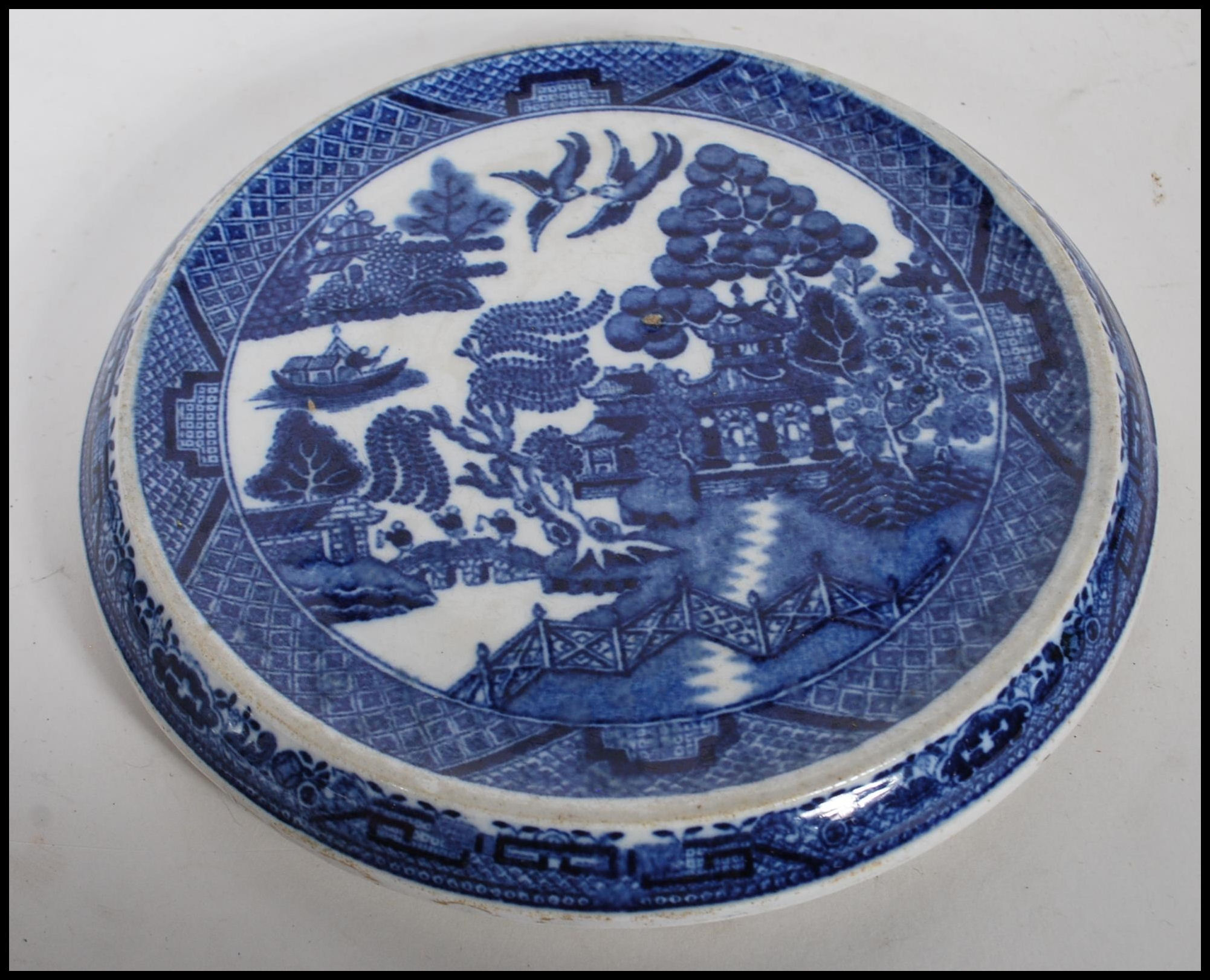A group of 19th Century blue and white English china wares to include a large willow pattern - Image 7 of 15