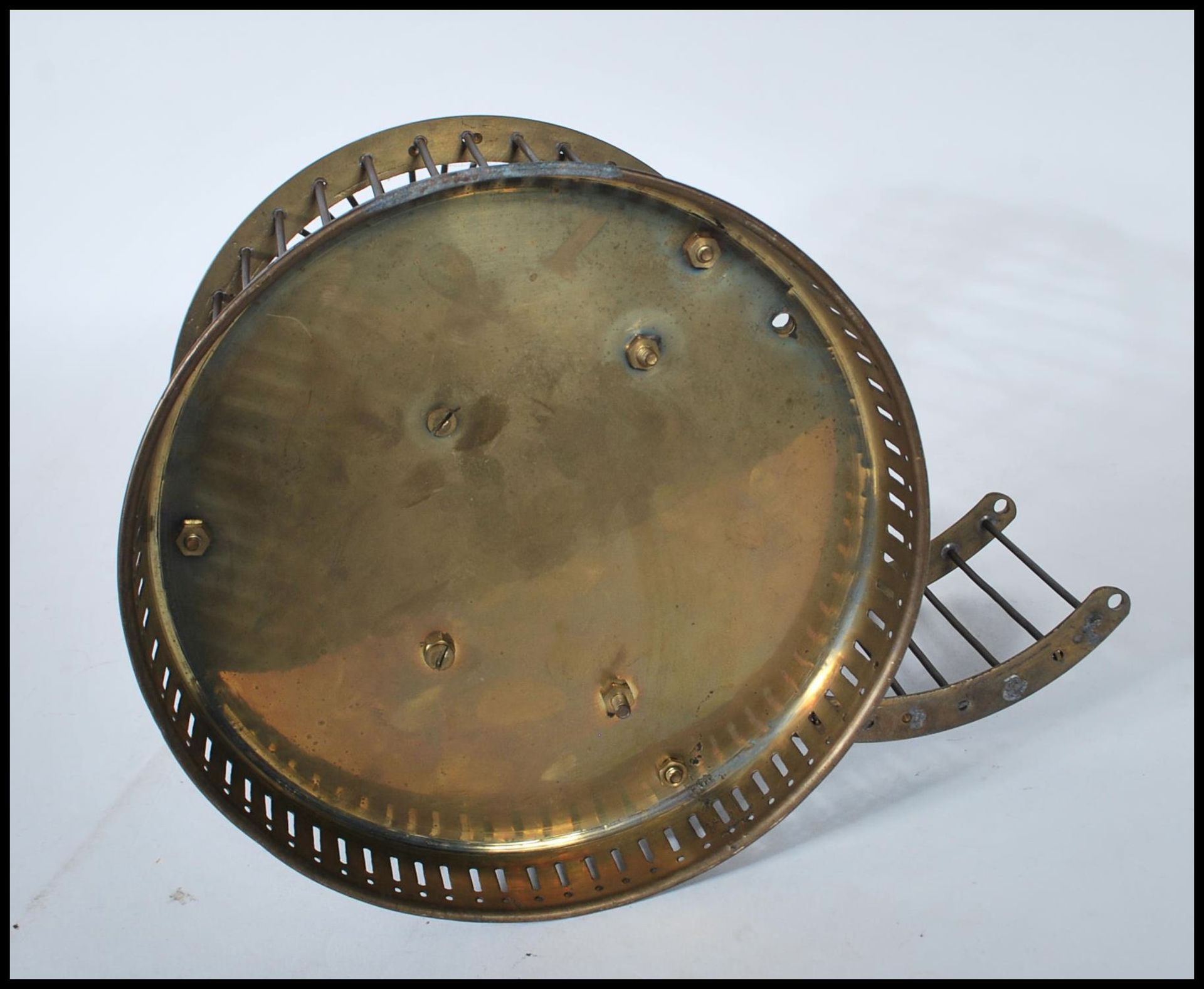 A Victorian-style brass bird cage, being of cylindrical form with domed top having a suspension ring - Bild 6 aus 6