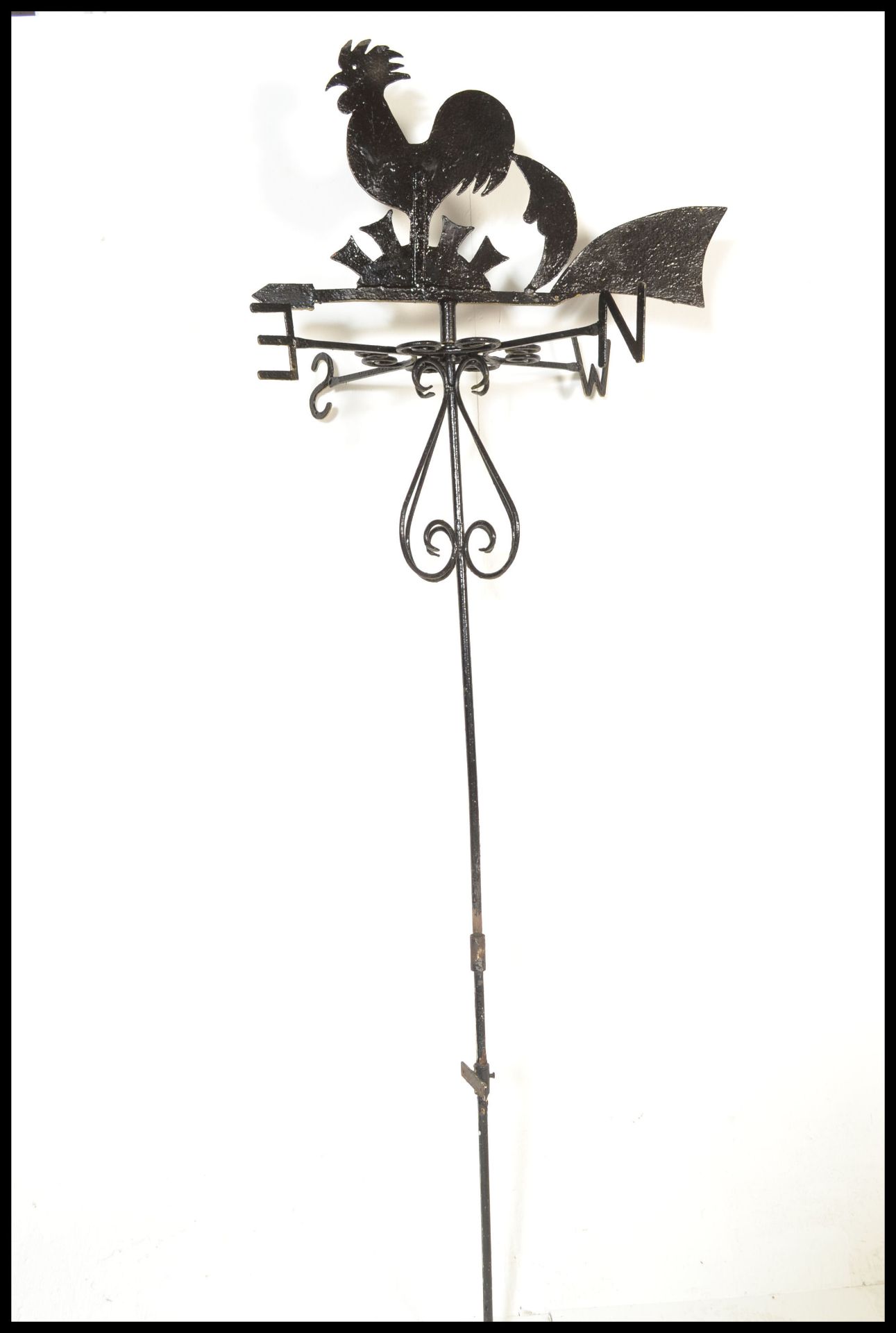 A early 20th Century cast iron weather vane having scroll work to body with cockerel, moon and sun - Bild 7 aus 7