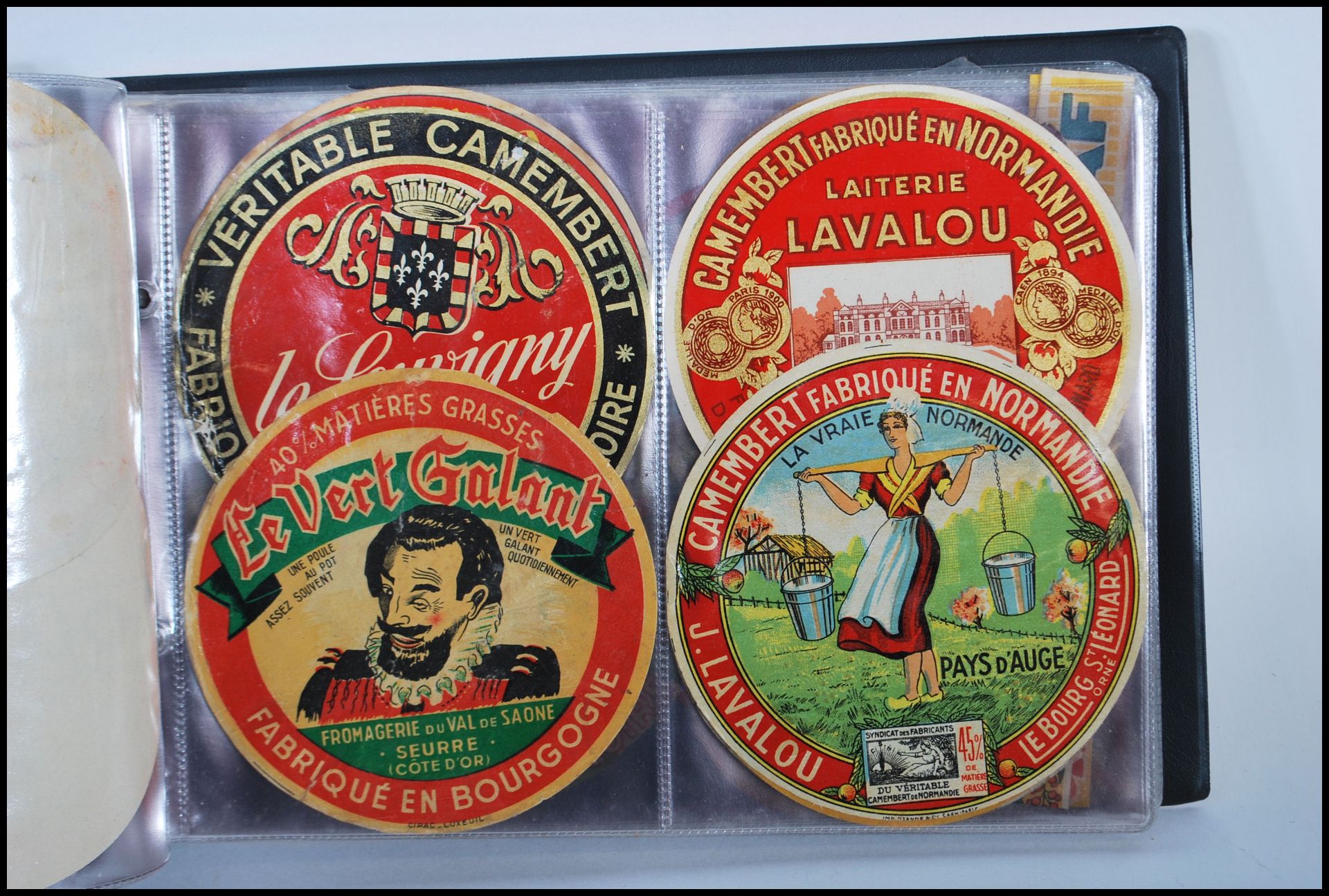 A vast collection of vintage 20th Century Cheese Labels from across Europe and England to include - Bild 4 aus 17