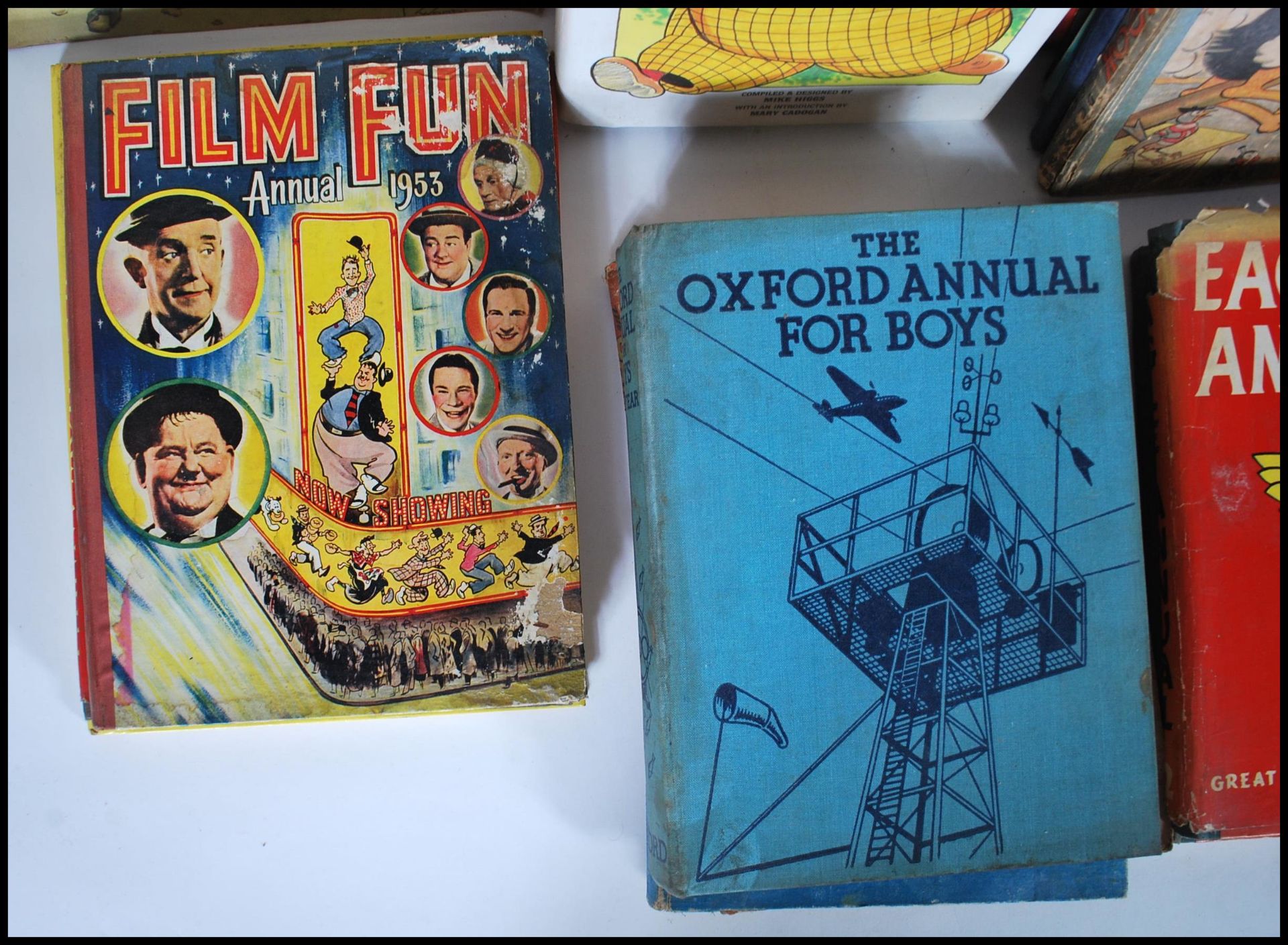 A good collection of childrens annuals and books dating from the 1940's to include several titles - Image 5 of 6