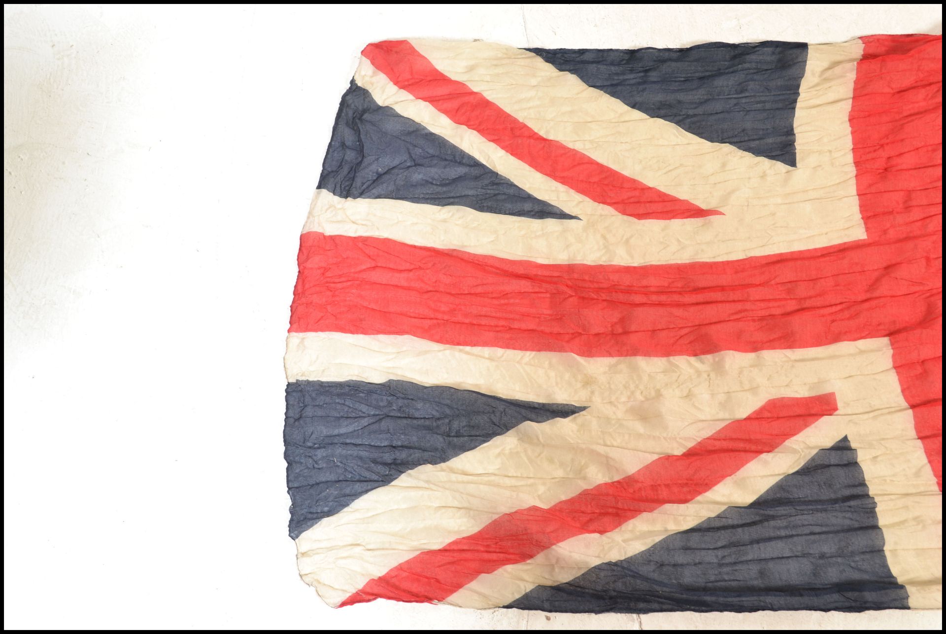 A 20th Century vintage large Union Flag / Union jack flag printed on muslin having stitched seams to - Bild 4 aus 7