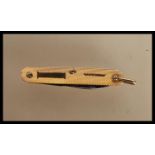 A 20th Century hallmarked 9ct gold pocket knife having engine turned decoration to body with