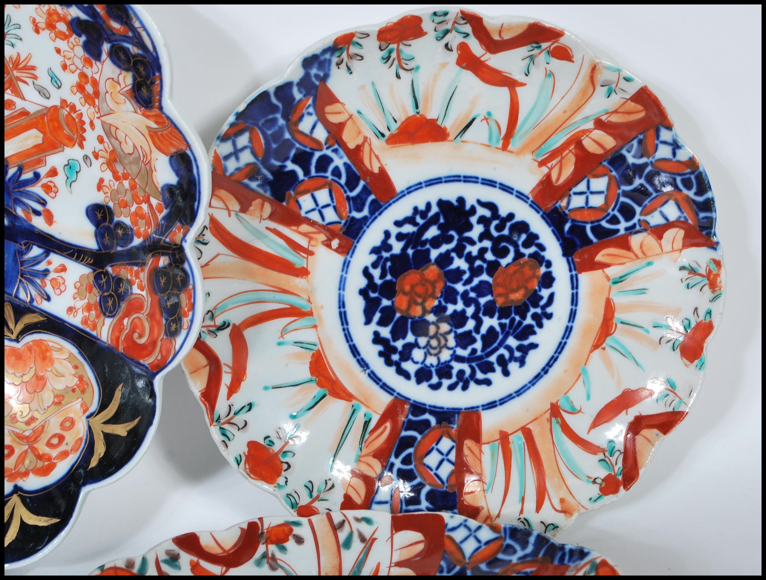 A collection of 20th Century Japanese Imari ceramics to include two wall charger plates having - Image 5 of 15