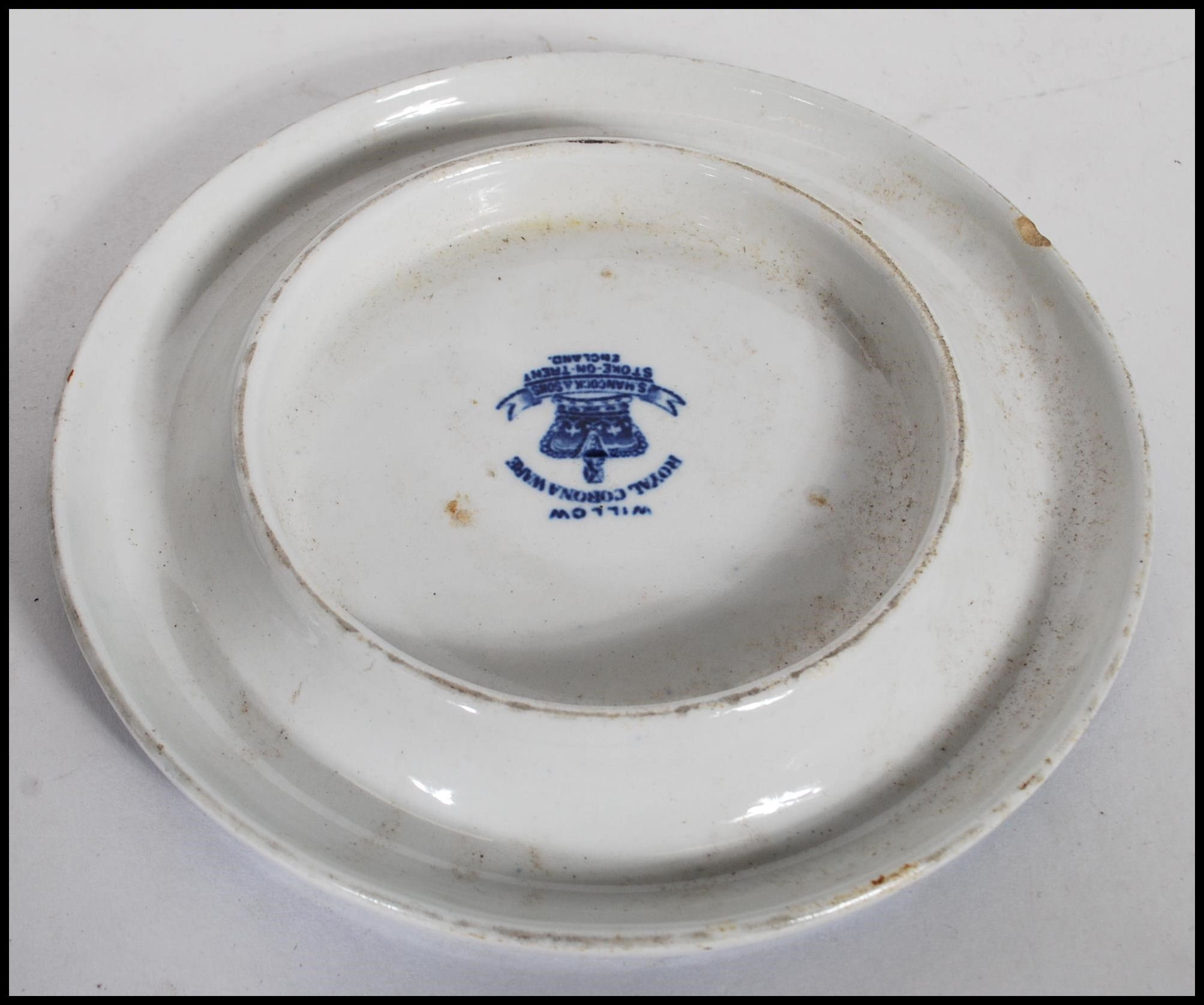 A group of 19th Century blue and white English china wares to include a large willow pattern - Image 8 of 15