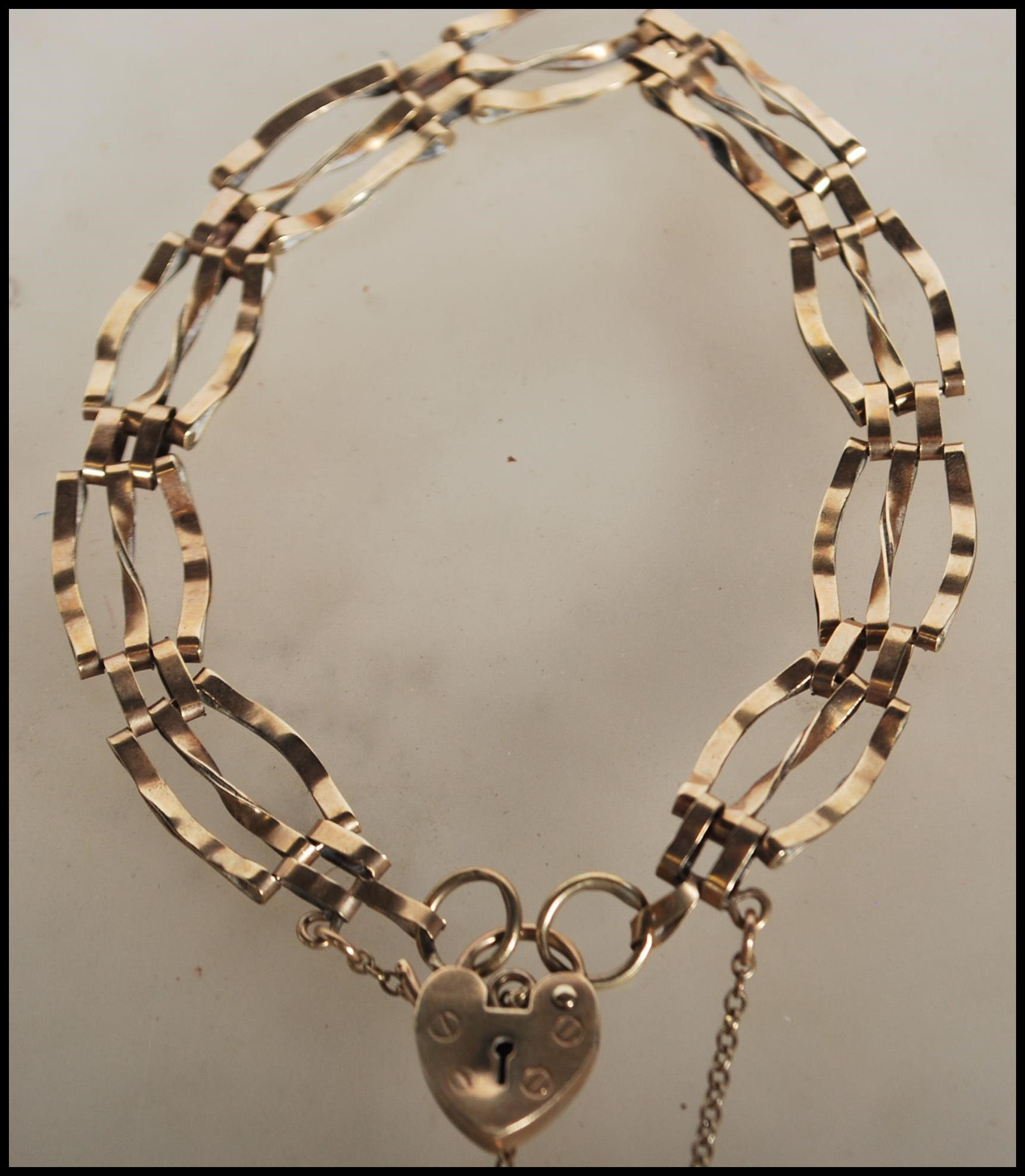 A 9ct gold hallmarked gate link bracelet having a heart padlock and safety chain. Hallmarked London. - Image 3 of 4