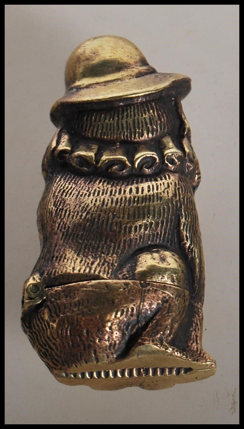 A novelty brass vesta case in the form of a dog wearing a hat and ruff collar. Hinged base with - Image 2 of 3