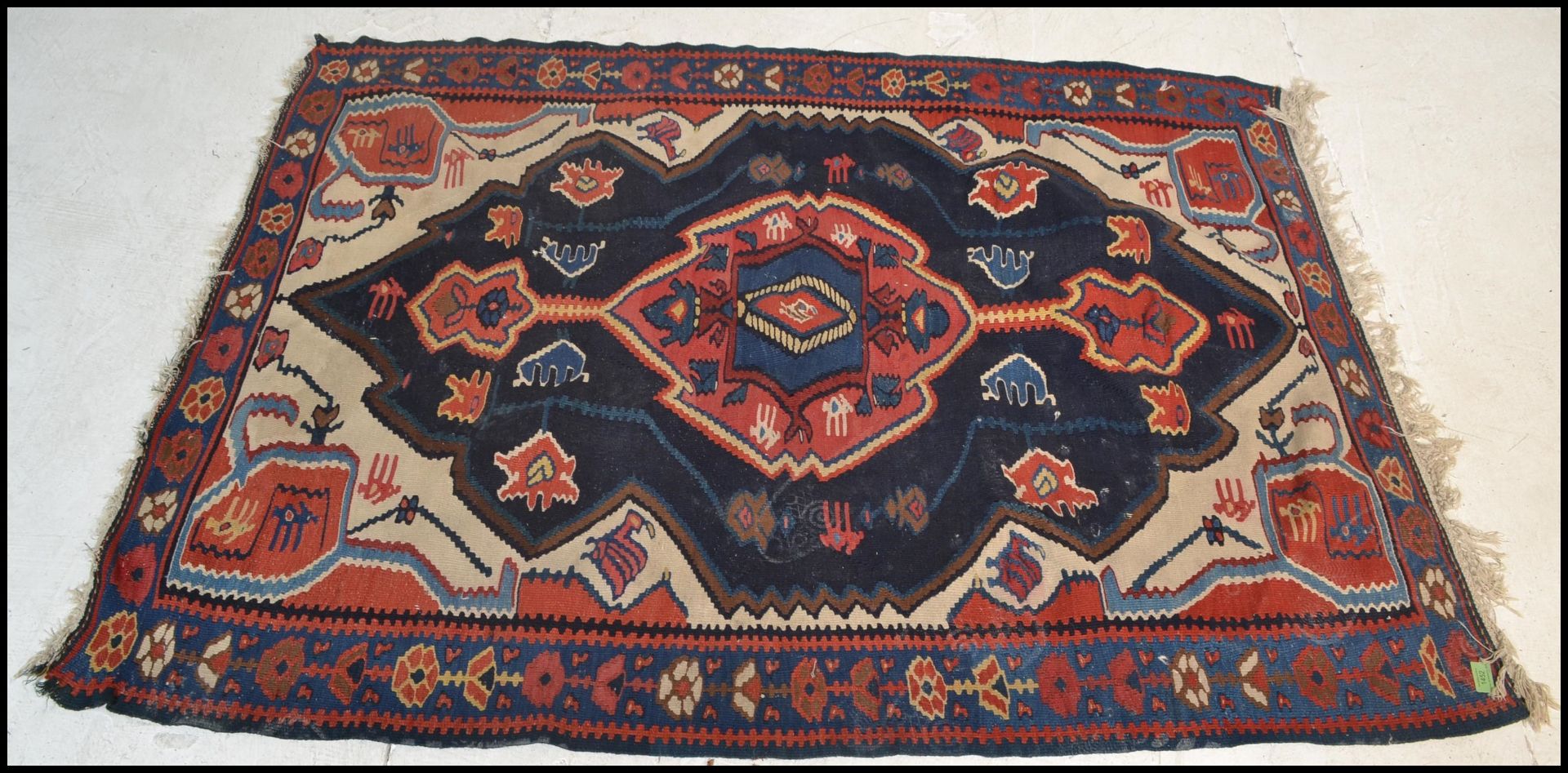 A 20th Century Persian Islamic multi coloured Kelim / Kilim woven floor rug having central medalon - Bild 3 aus 6