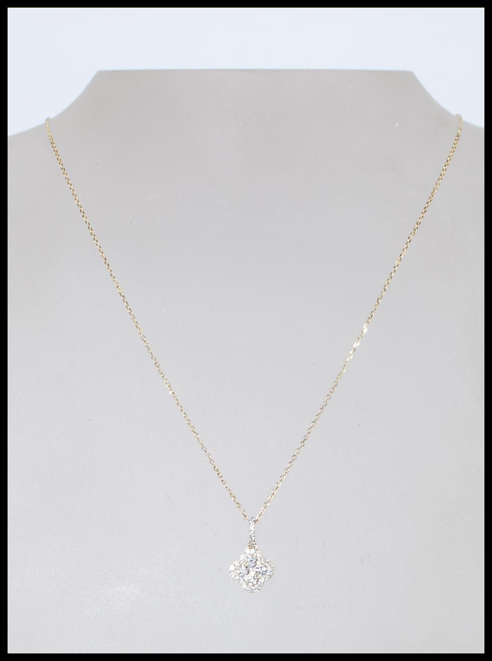 A hallmarked 18ct yellow gold necklace having a pendant in the form of a four leaf clover set with - Image 2 of 6