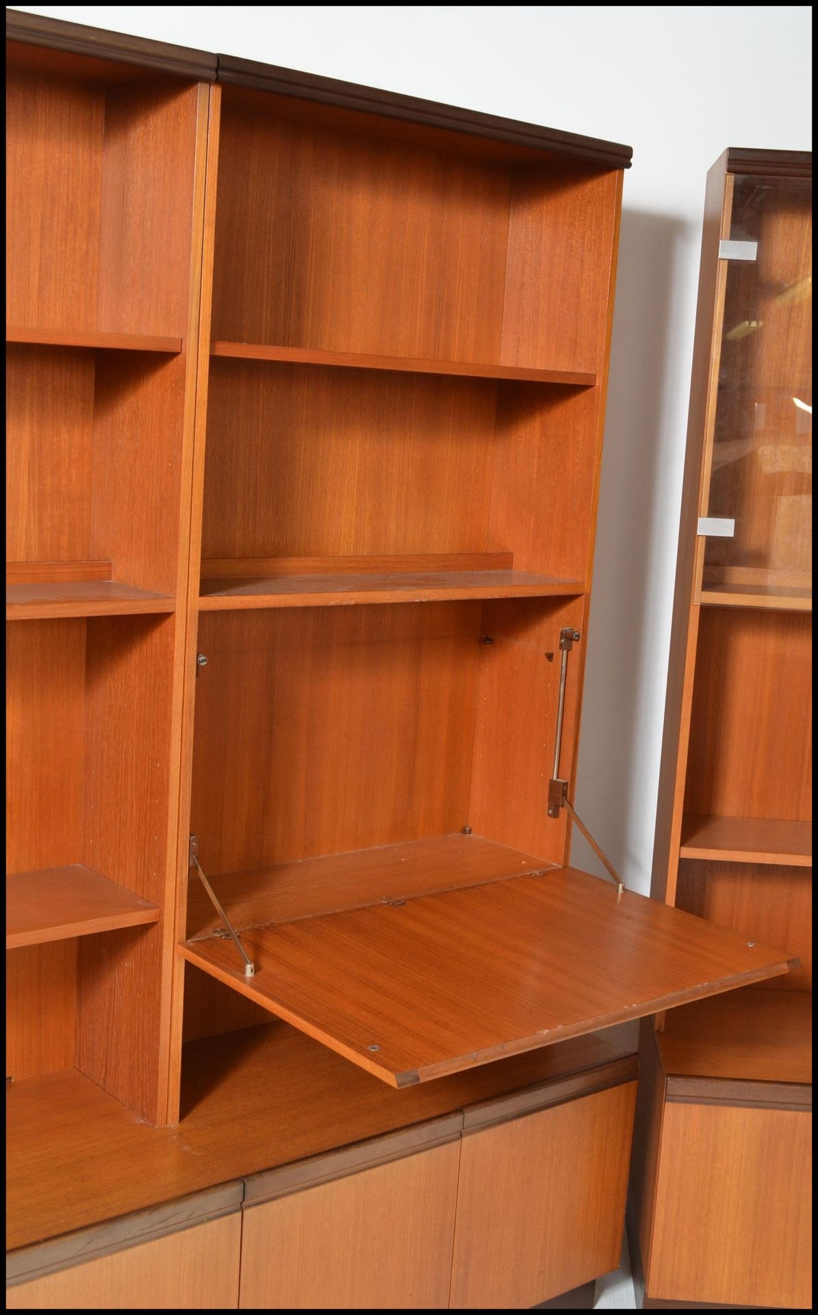 A good retro 20th Century G-Plan modular four section teak wood retro sideboard cabinet bookcase - Bild 7 aus 8