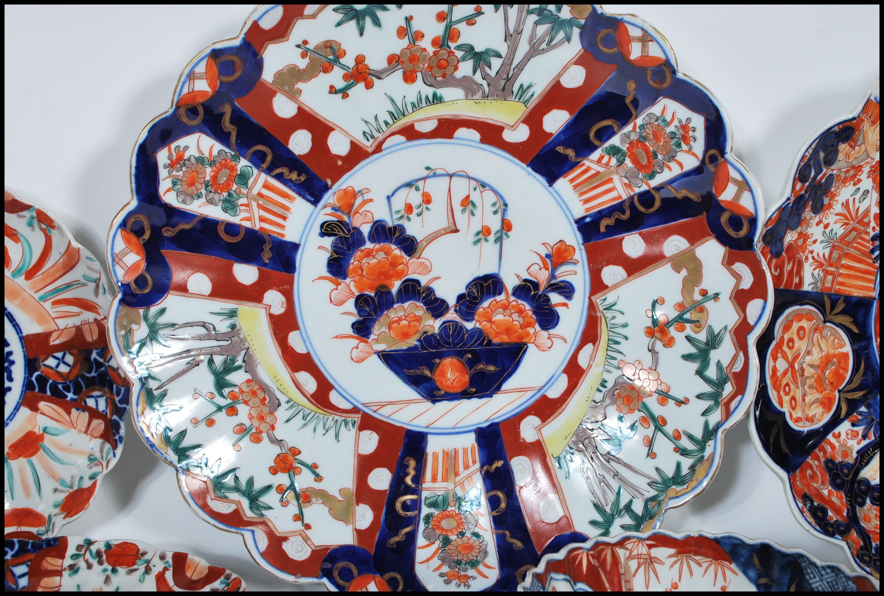 A collection of 20th Century Japanese Imari ceramics to include two wall charger plates having - Image 3 of 15