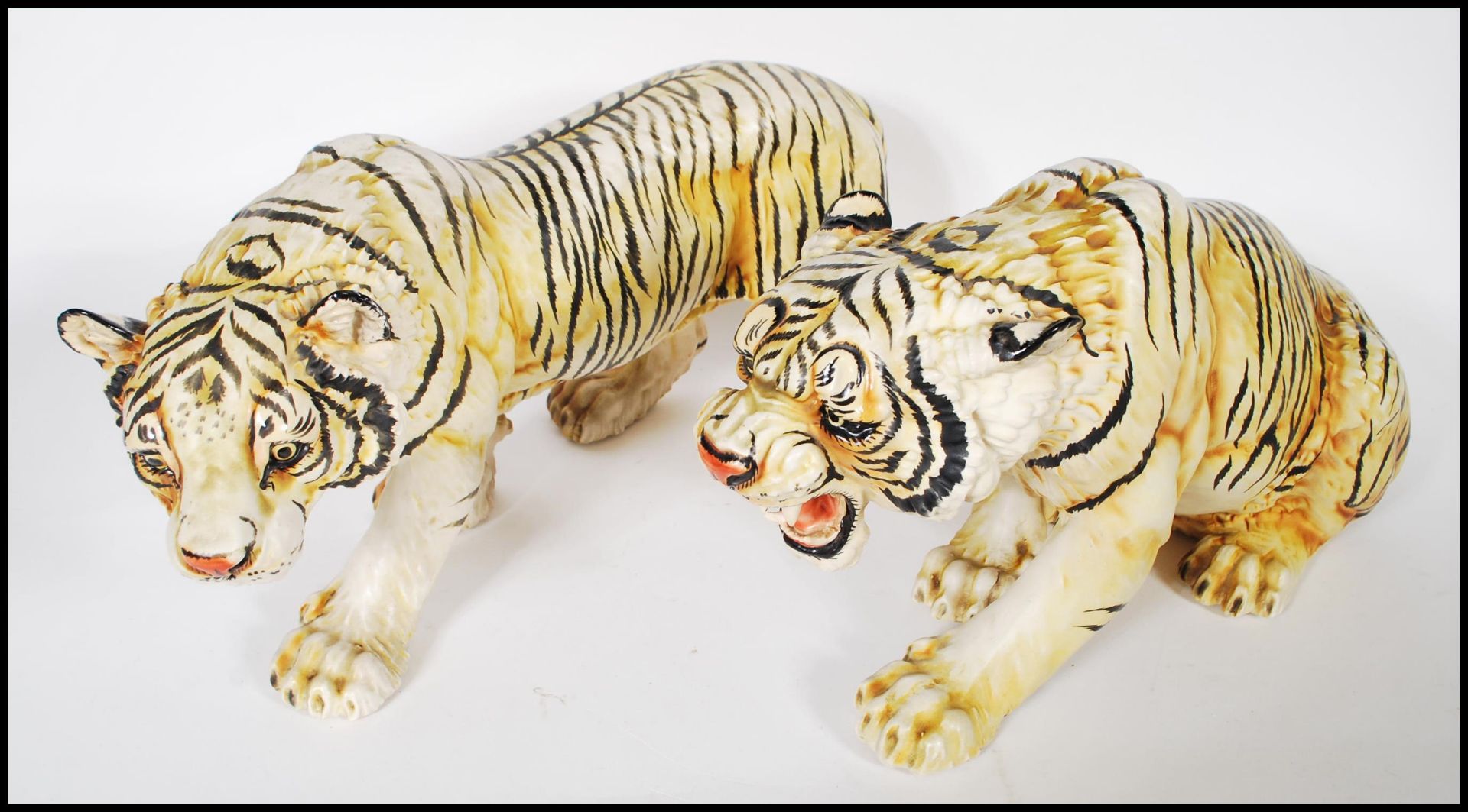 A pair of 20th Century cast resin figurines of tigers having hand painted features to include one - Bild 4 aus 5