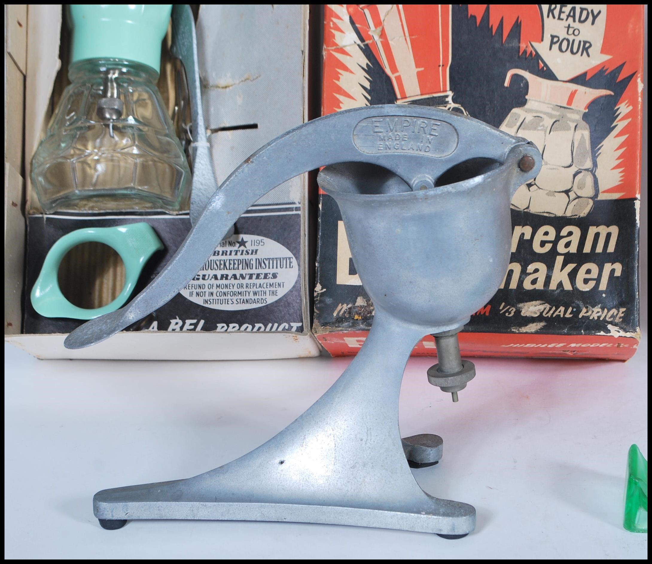 A good collection of assorted vintage mixed kitchenware to include; boxed Cream Maker, boxed Mouli - Image 2 of 6