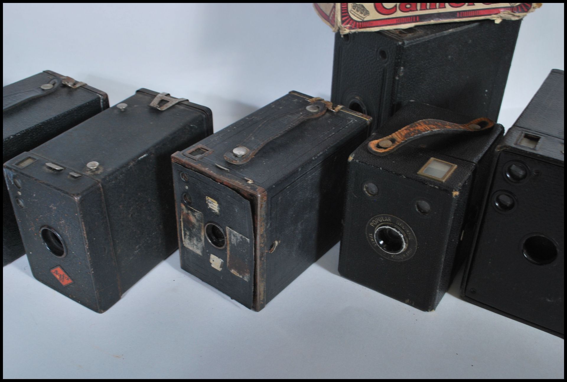 A collection of vintage 20th Century cameras of various makes to include Kodak, Coronet, Warwick, - Bild 4 aus 5