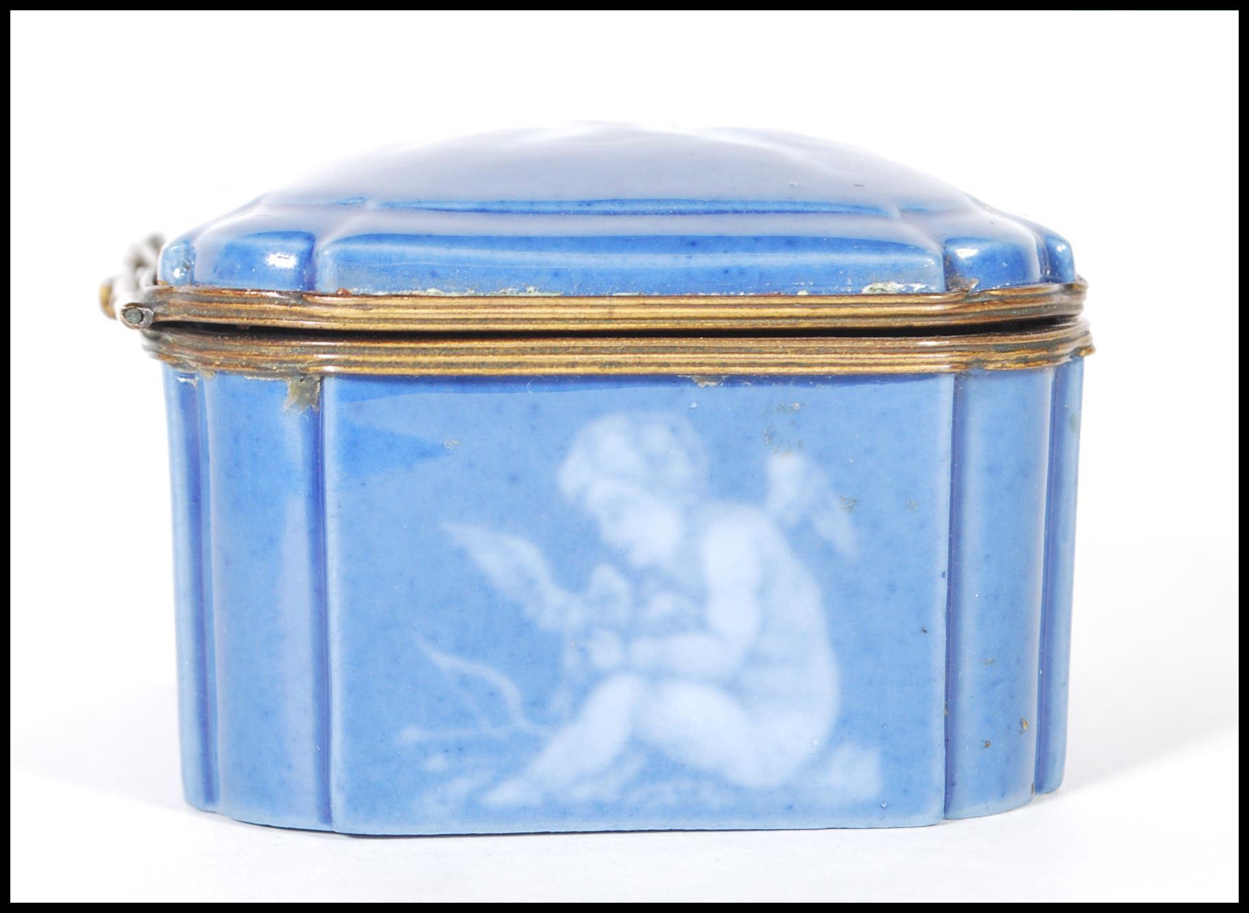 An early 20th Century continental German porcelain blue ceramic casket / trinket box with a pat - Image 4 of 9
