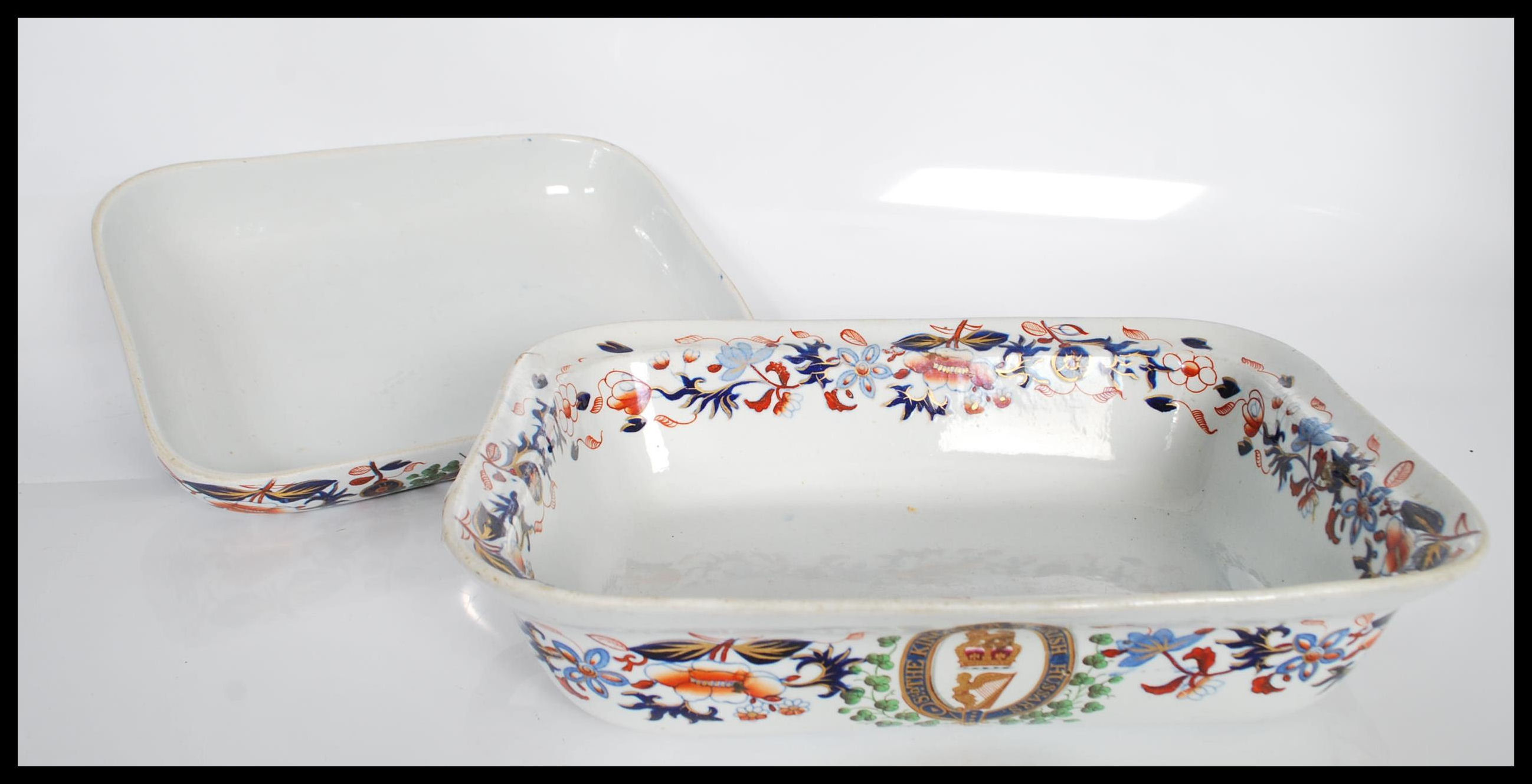 A 19th Century Victorian Spode tureen having hand painted Imari decoration to the sides bearing - Image 7 of 8