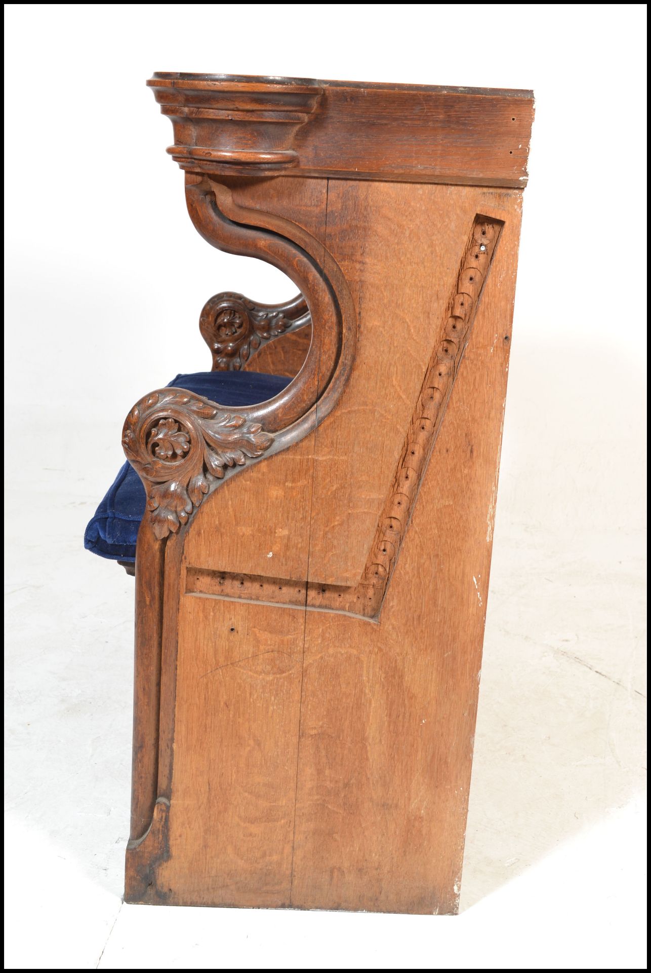 A 19th Century Victorian Gothic revival ecclesiastical church  oak pew, panel back over solid seat - Bild 7 aus 10