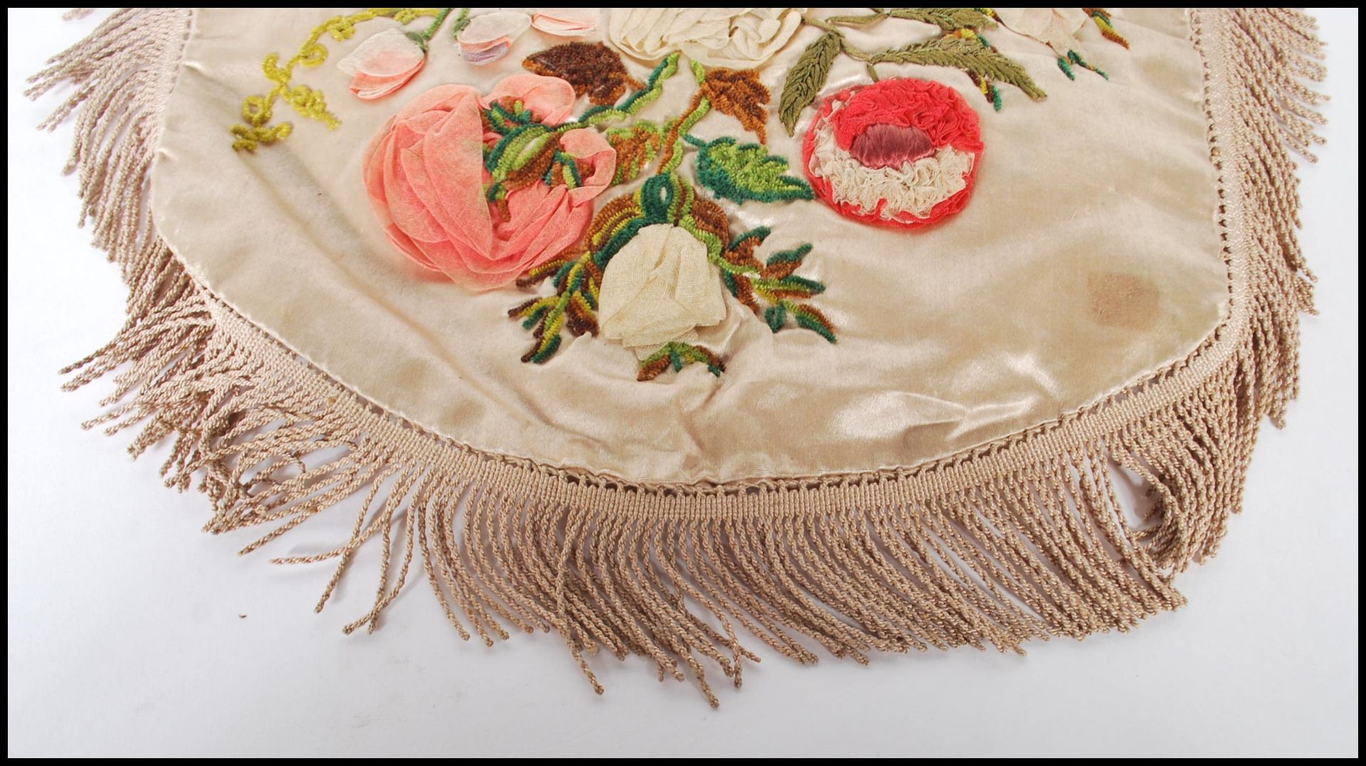An early 19th Century Regency reticule silk purse having drawstring closure to the top with tasseled - Bild 2 aus 6