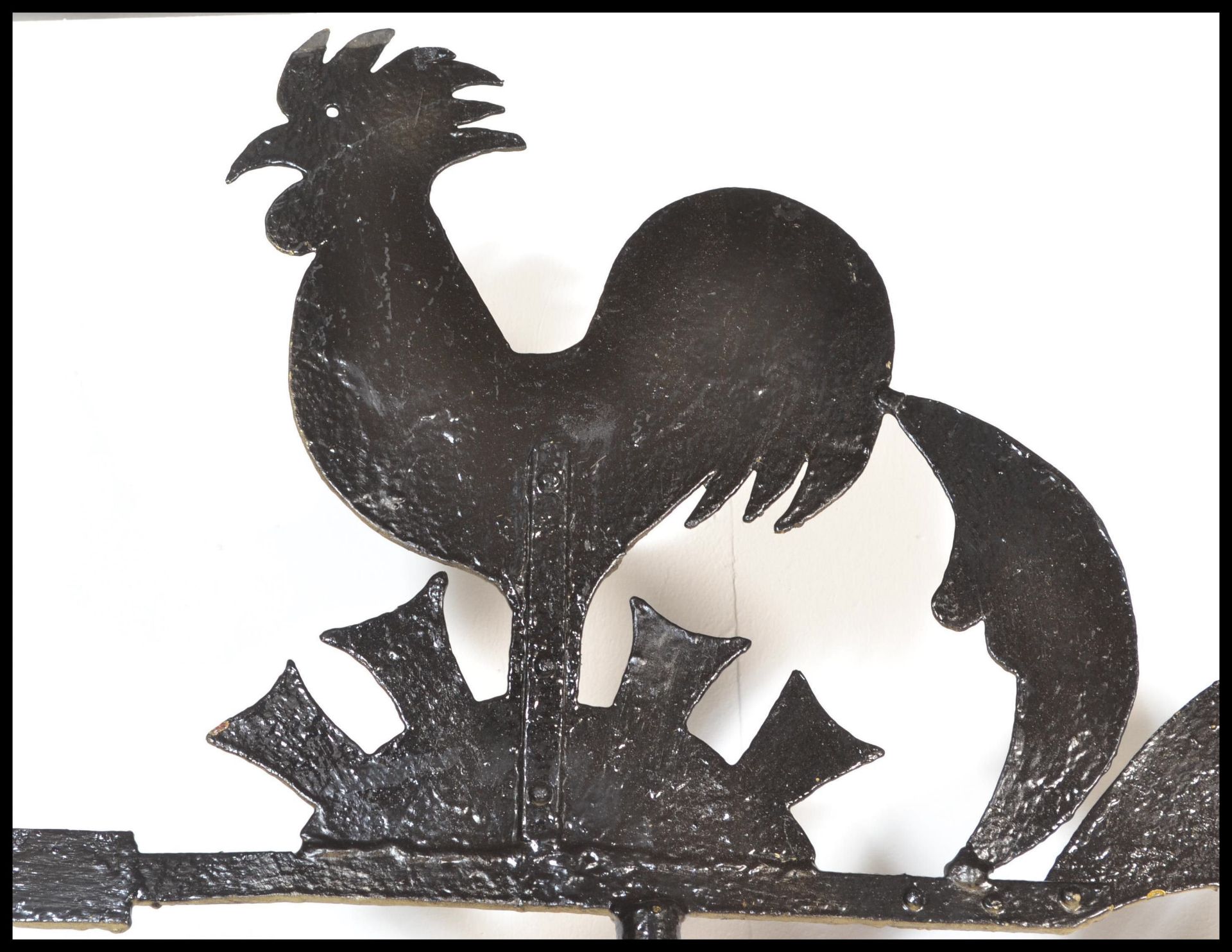A early 20th Century cast iron weather vane having scroll work to body with cockerel, moon and sun - Bild 5 aus 7