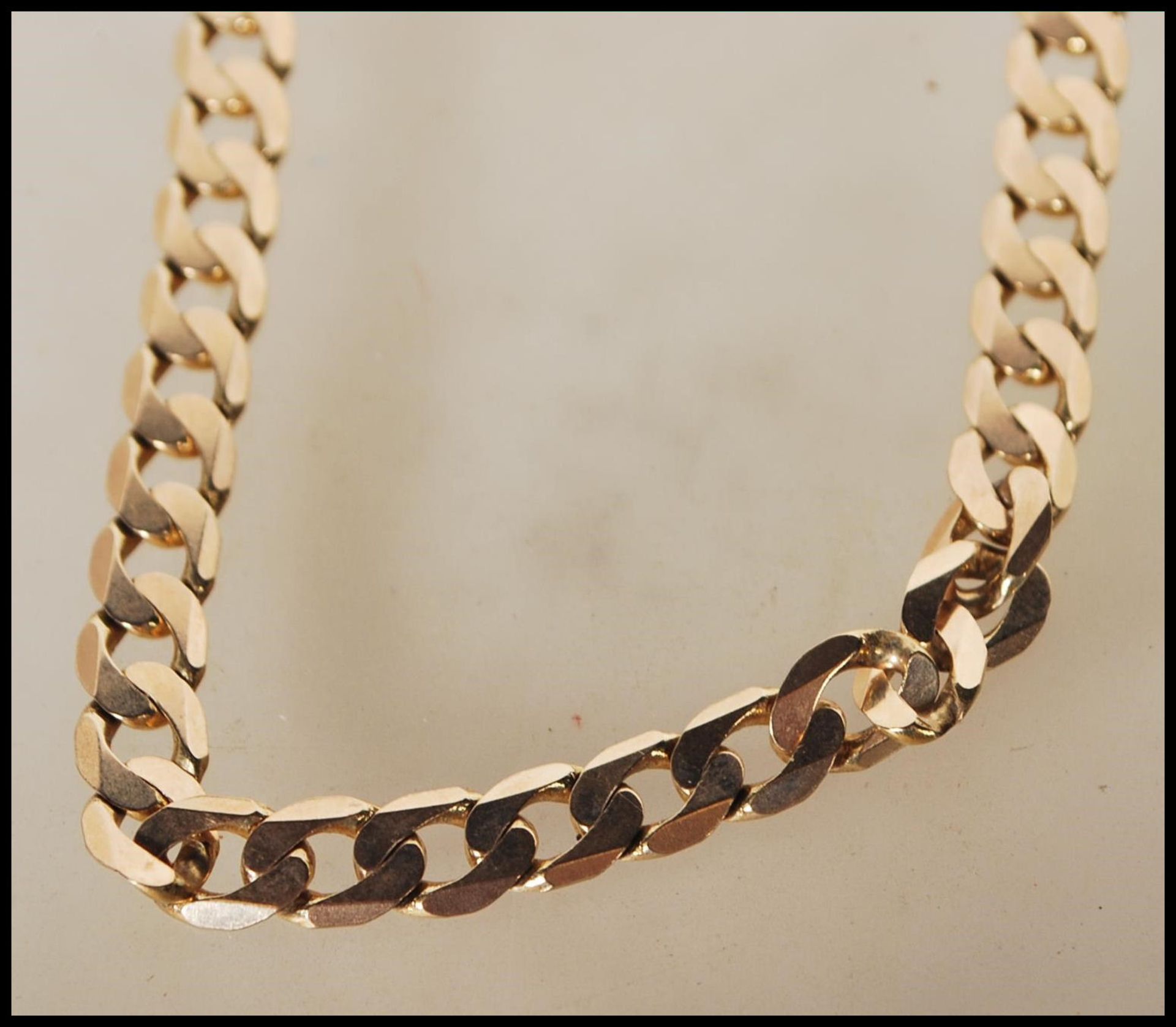 A hallmarked 9ct gold flat link bracelet with a lobster clasp. Assay marked for Birmingham. Weight - Bild 3 aus 3