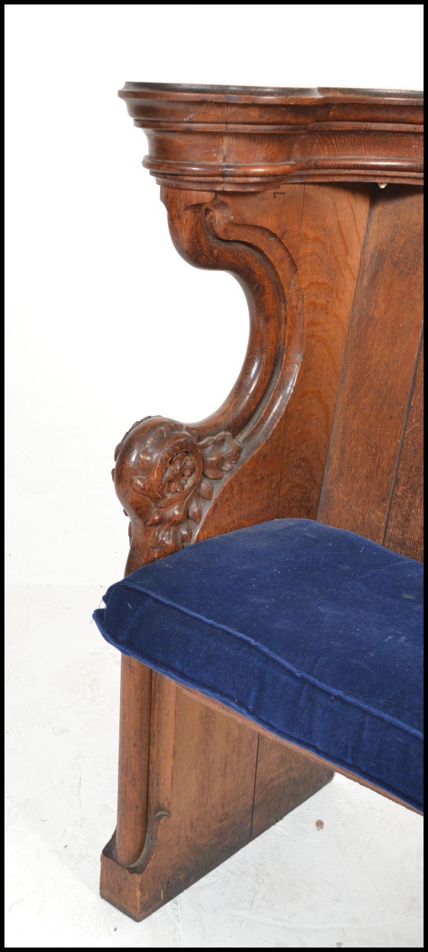 A 19th Century Victorian Gothic revival ecclesiastical church  oak pew, panel back over solid seat - Bild 6 aus 10