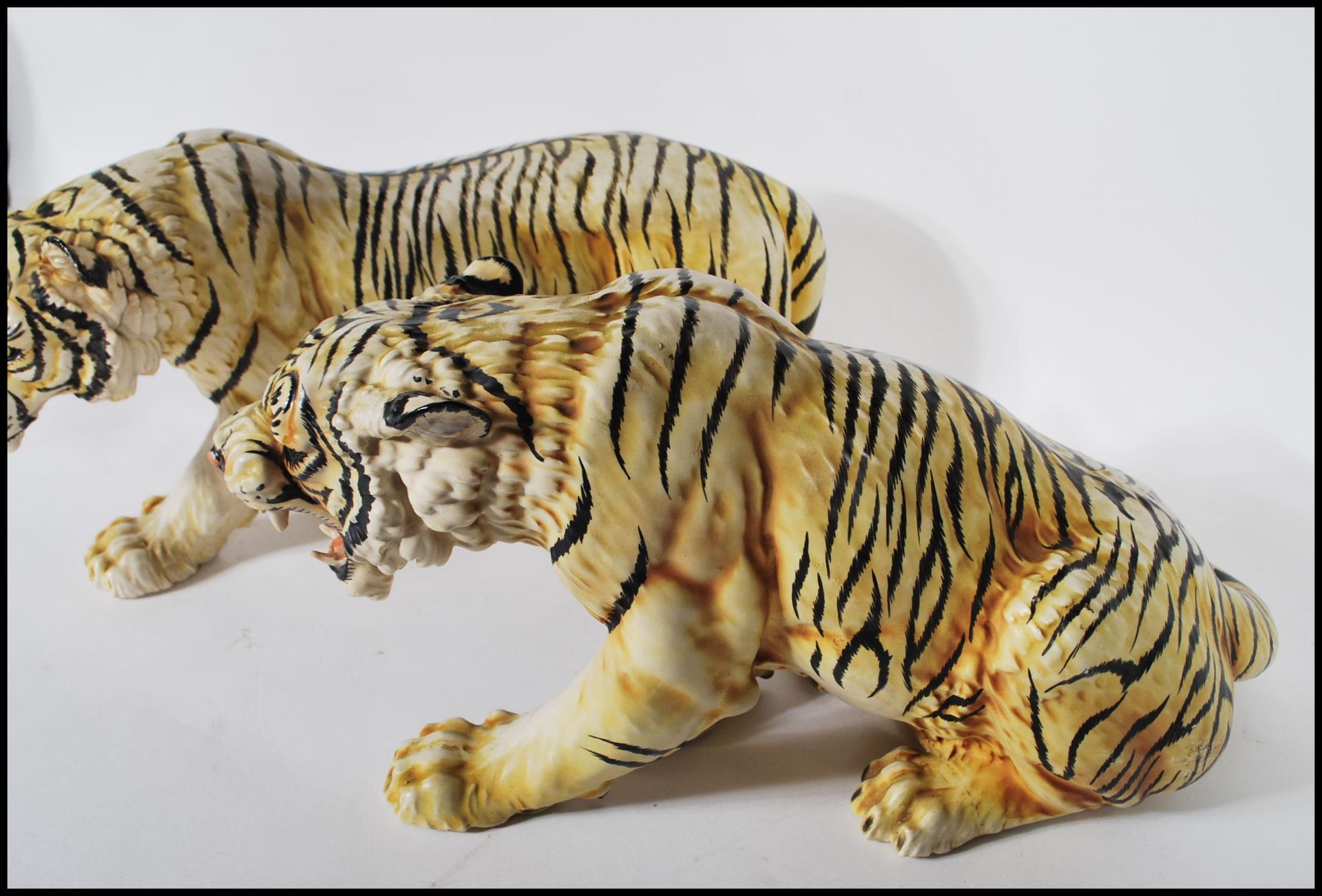 A pair of 20th Century cast resin figurines of tigers having hand painted features to include one - Bild 5 aus 5