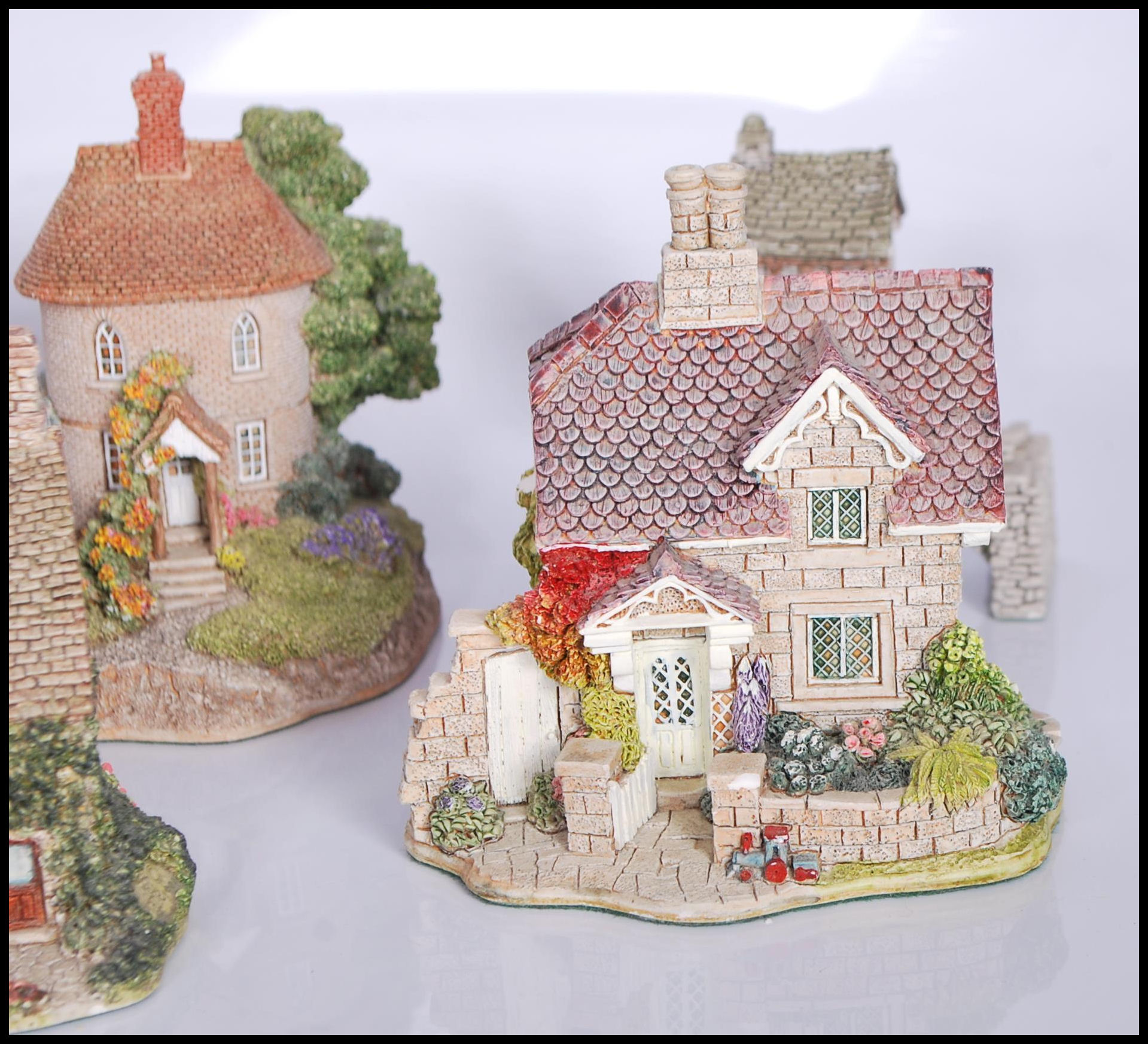 A collection of ten boxed Lilliput Cottages to include Blue Boar, To Have And To Hold, Cradle - Image 5 of 9