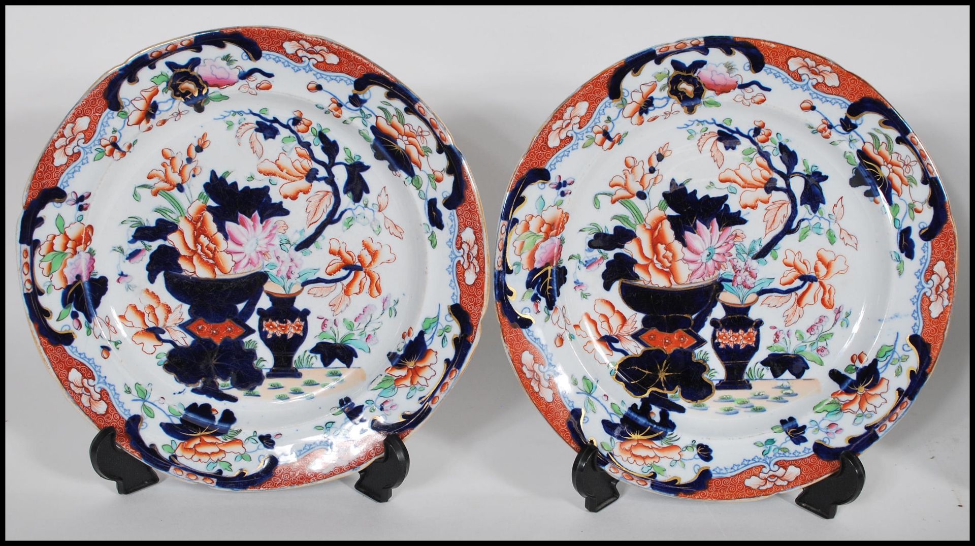 A group of four 19th Century Georgian Staffordshire Tonquin Oriental style ironstone plates having - Bild 2 aus 6