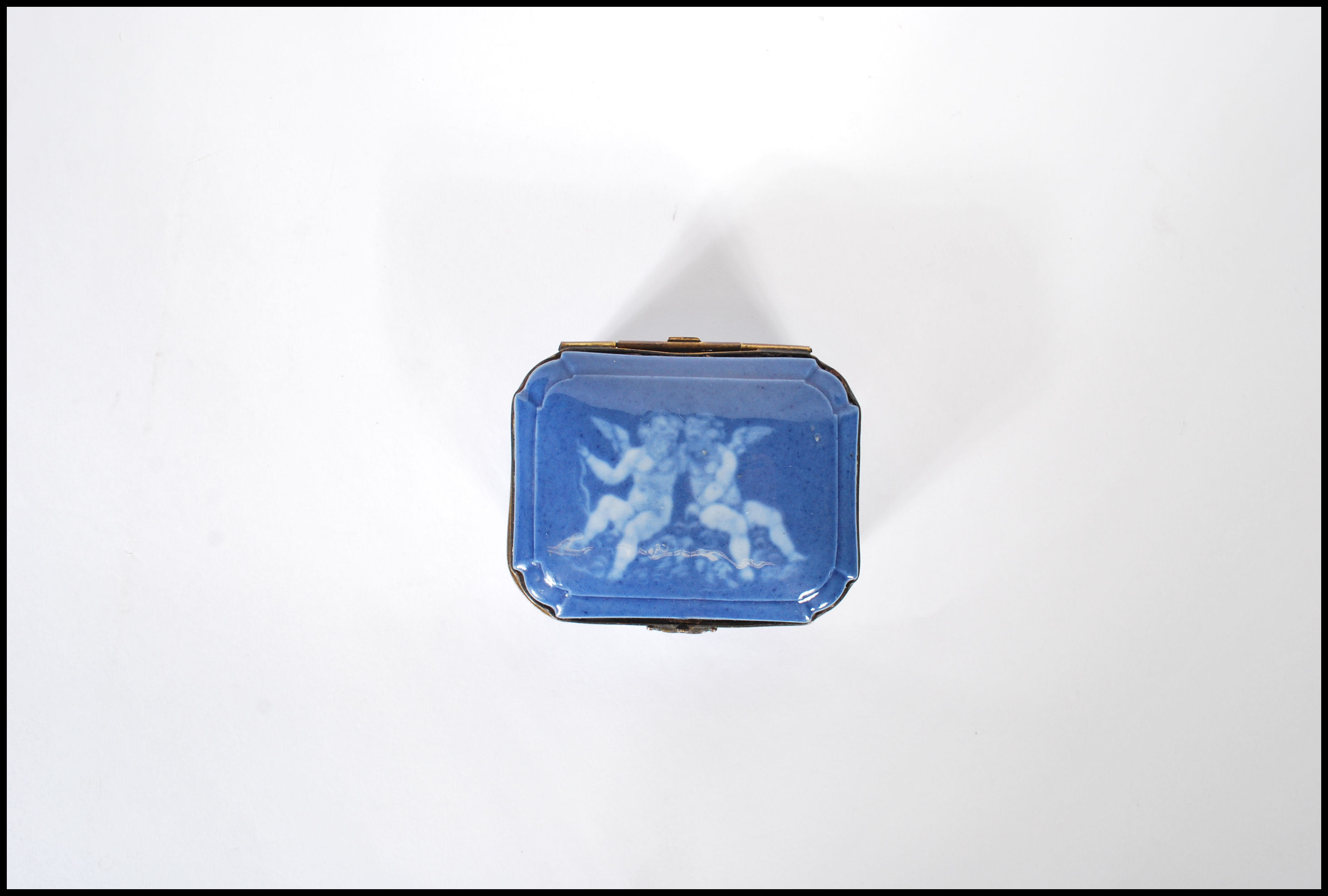 An early 20th Century continental German porcelain blue ceramic casket / trinket box with a pat - Image 7 of 9