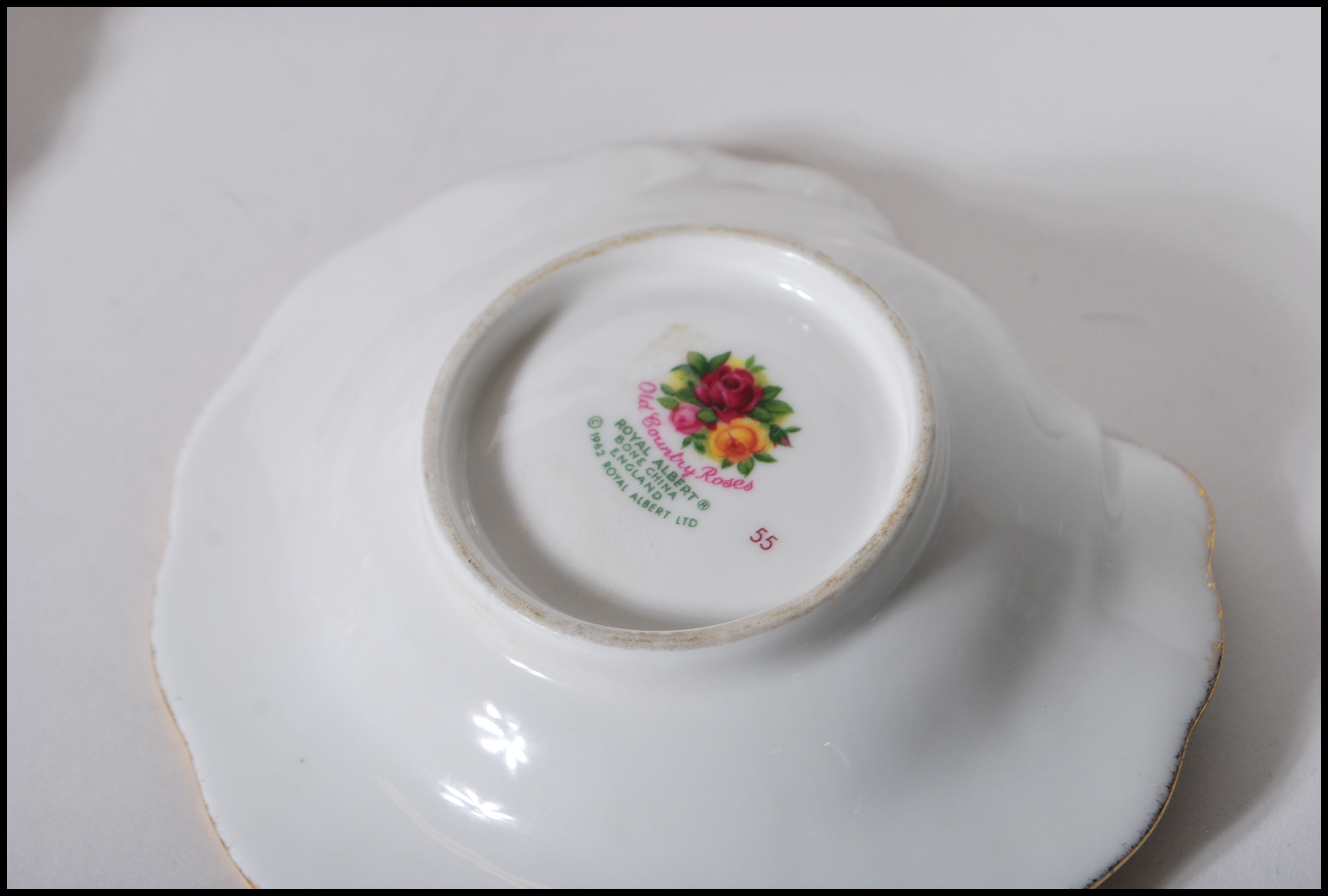 An extensive Royal Albert Old Country Roses tea service / dinner service having a white ground - Image 11 of 11