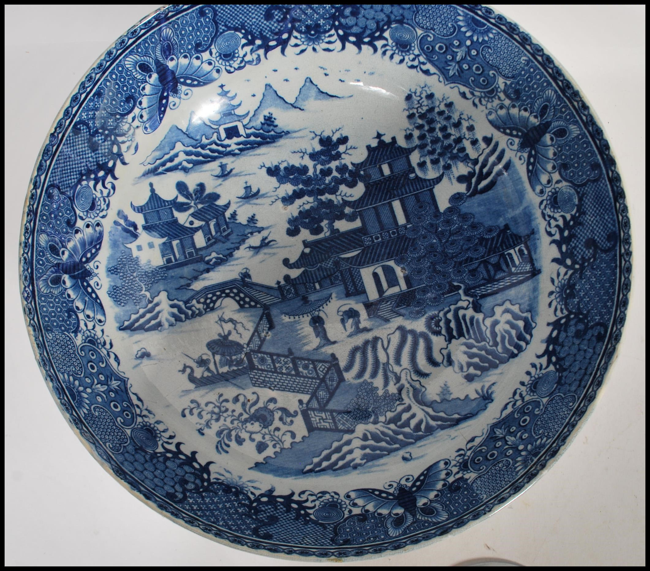 A group of 19th Century blue and white English china wares to include a large willow pattern - Image 13 of 15