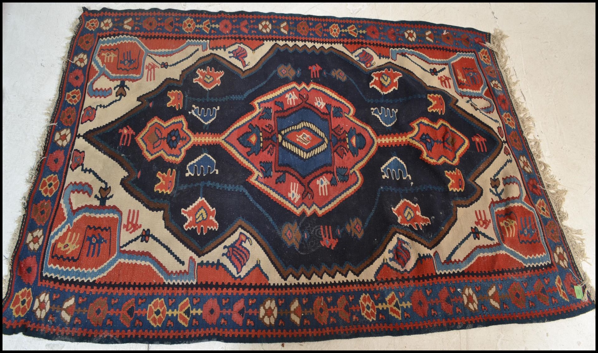 A 20th Century Persian Islamic multi coloured Kelim / Kilim woven floor rug having central medalon - Bild 2 aus 6